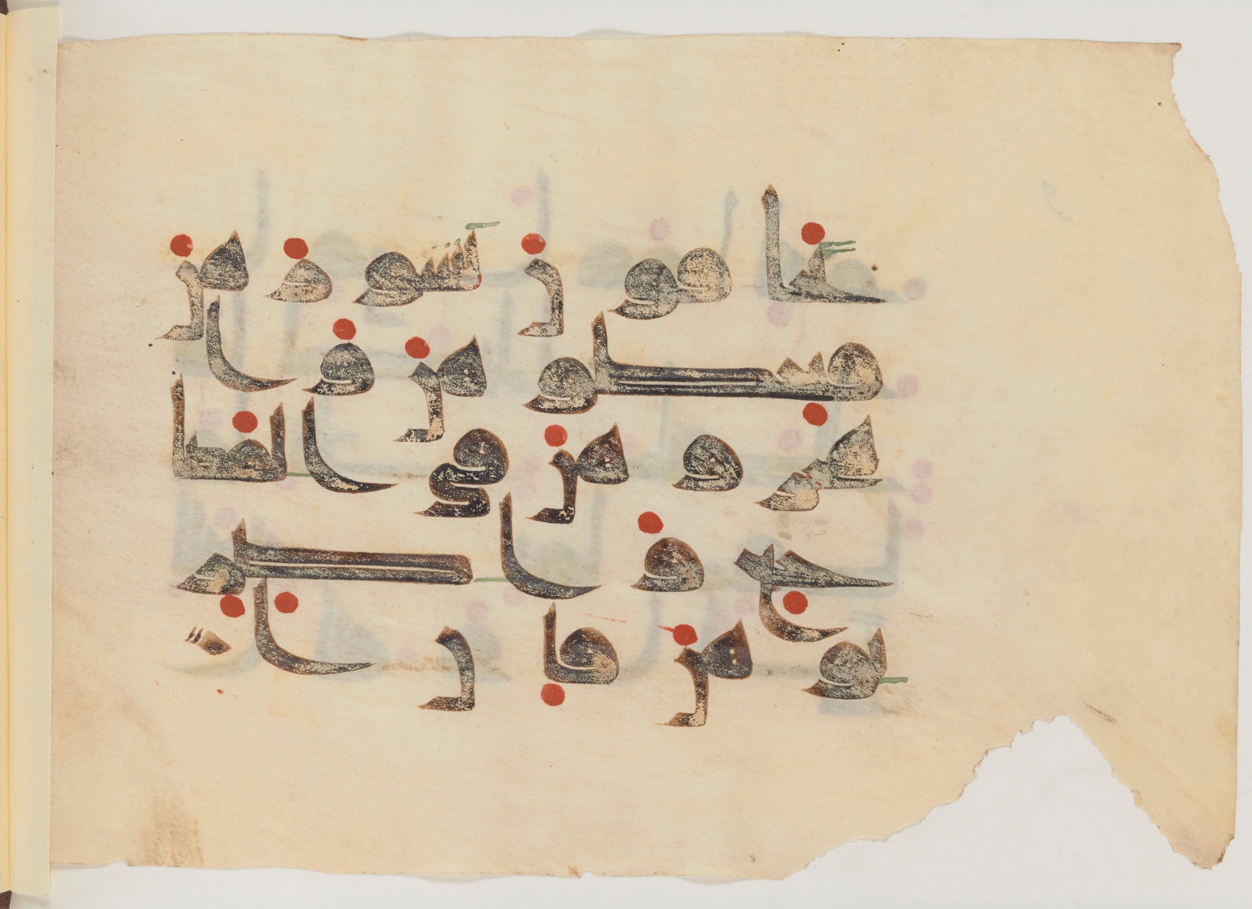 Paris, Bibliothèque nationale de France, Arabe 357 (Scan 4), in Early Kufic D.III script, showing Surah 4:34 from Mid 8th to Late 10th Century AD found in Fustat (Old Cairo), Egypt, currently housed at Bibliothèque nationale de France, Paris