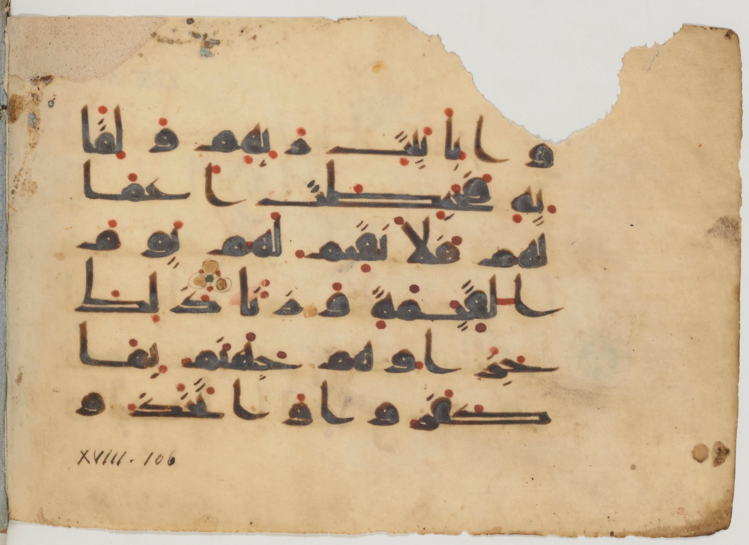 Paris, Bibliothèque nationale de France, Arabe 358 (a) (Scan 2), in kūfī D.Va script, showing Surah 18:105 from 9th Century AD found in Fustat (Old Cairo), Egypt, currently housed at Bibliothèque nationale de France, Paris