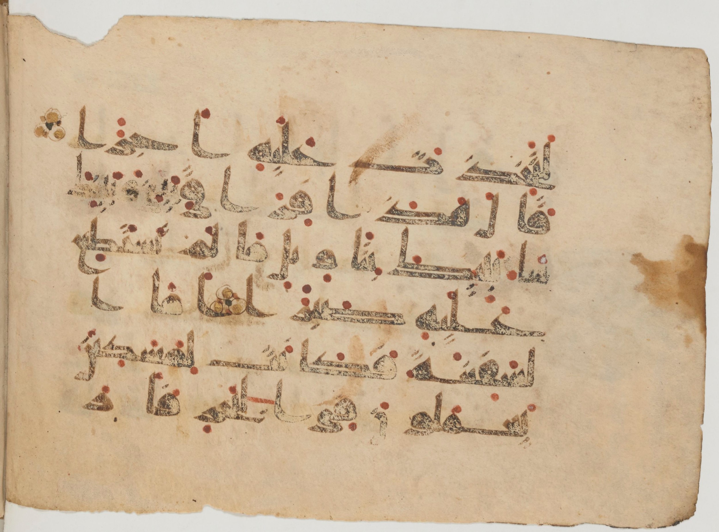 Paris, Bibliothèque nationale de France, Arabe 358 (a) (Scan 3), in kūfī D.Va script, showing Surah 18:77 from 9th Century AD found in Fustat (Old Cairo), Egypt, currently housed at Bibliothèque nationale de France, Paris
