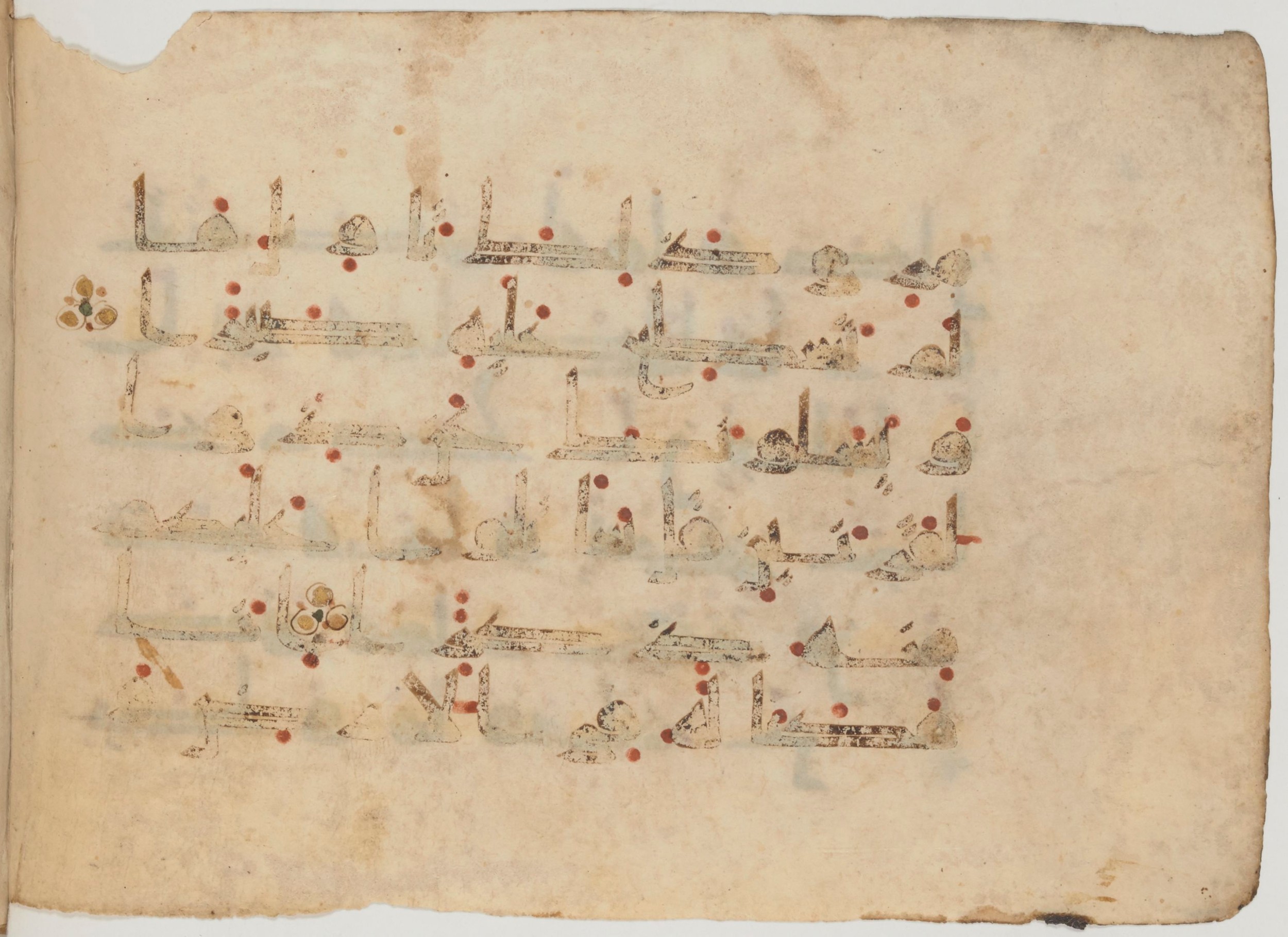Paris, Bibliothèque nationale de France, Arabe 358 (a), in kūfī D.Va script, showing Surah 18:83 from 9th Century AD found in Fustat (Old Cairo), Egypt, currently housed at Bibliothèque nationale de France, Paris
