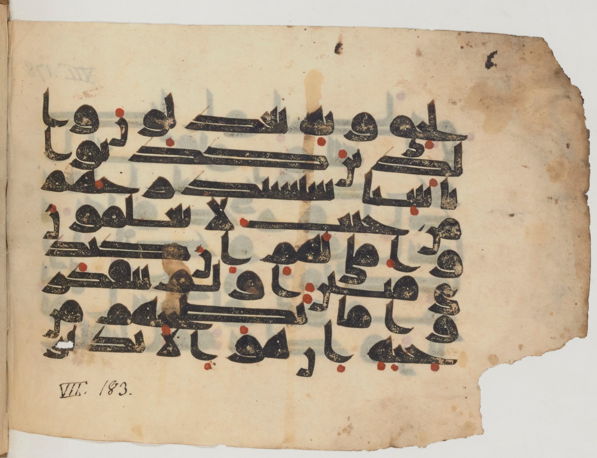 Paris, Bibliothèque nationale de France, Arabe 358 (c), in Kufic D.I script, showing Surah 7:182 from Mid 8th to Late 10th Century AD found in Fustat (Old Cairo), Egypt, currently housed at Bibliothèque nationale de France, Paris
