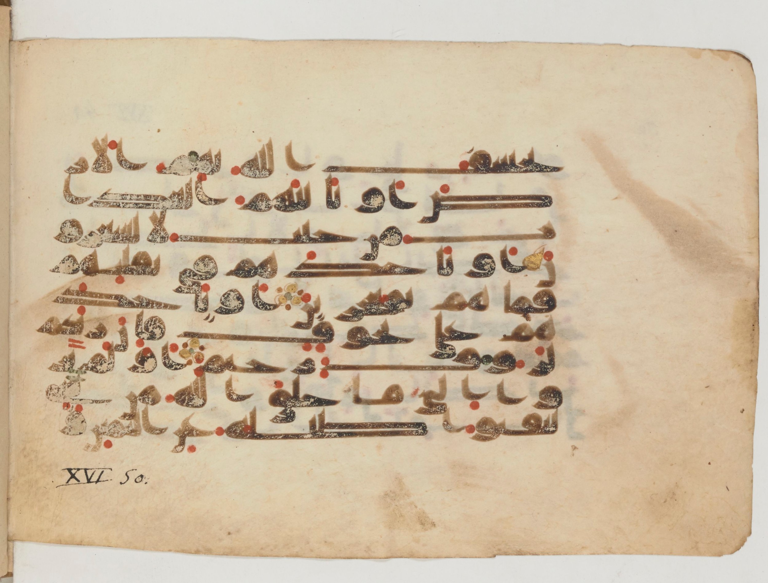 Paris, Bibliothèque nationale de France, Arabe 358 (g), in Kūfī Group D script, showing Surah 16:46 from Mid 8th to Late 10th Century AD found in Fustat (Old Cairo), Egypt, currently housed at Bibliothèque nationale de France, Paris