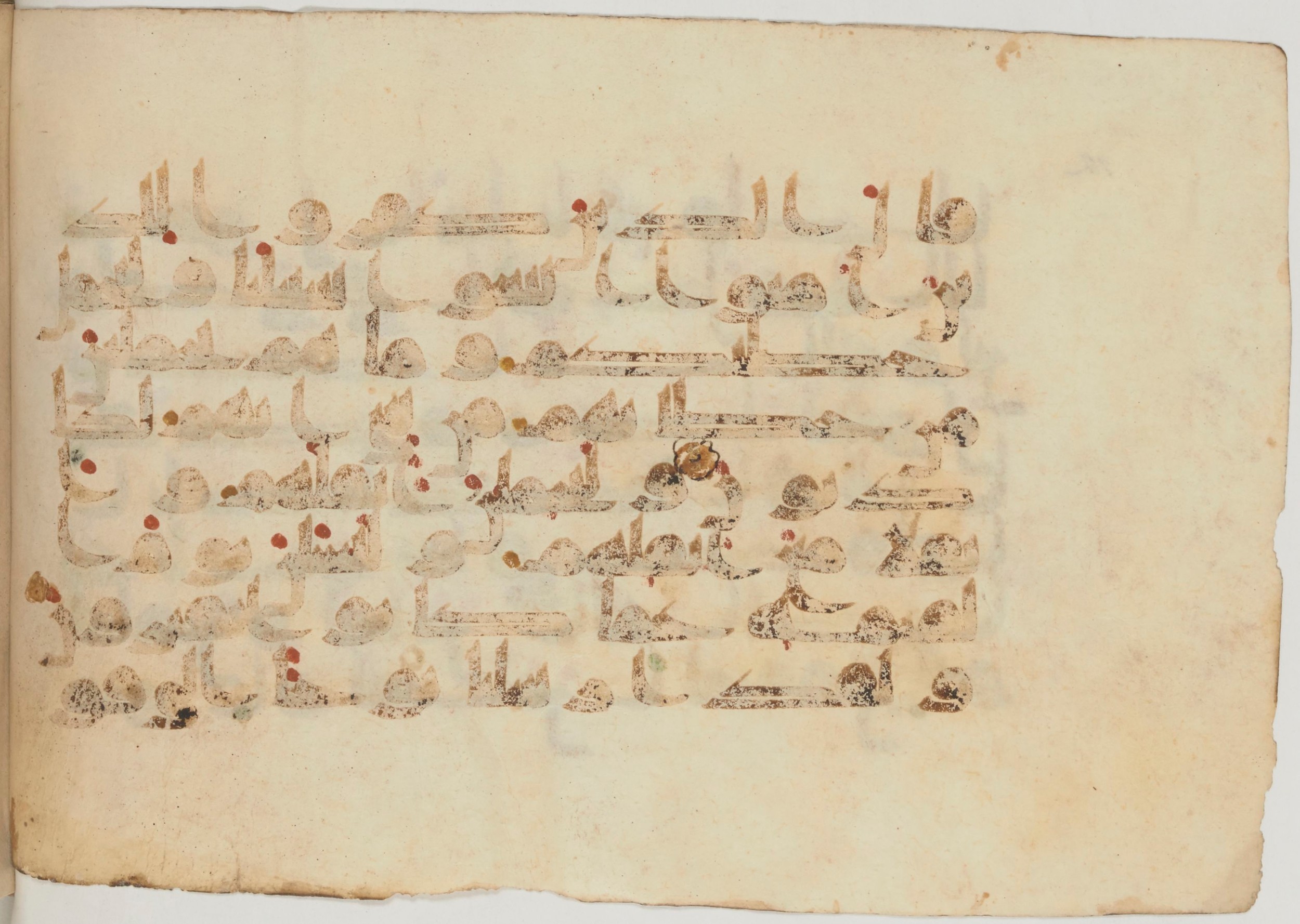 Paris, Bibliothèque nationale de France, Arabe 359 (a) (Scan 2), in Kufic Group D script, showing Surah 29:12 from Mid 8th to Late 10th Century AD found in Fustat (Old Cairo), Egypt, currently housed at Bibliothèque nationale de France, Paris