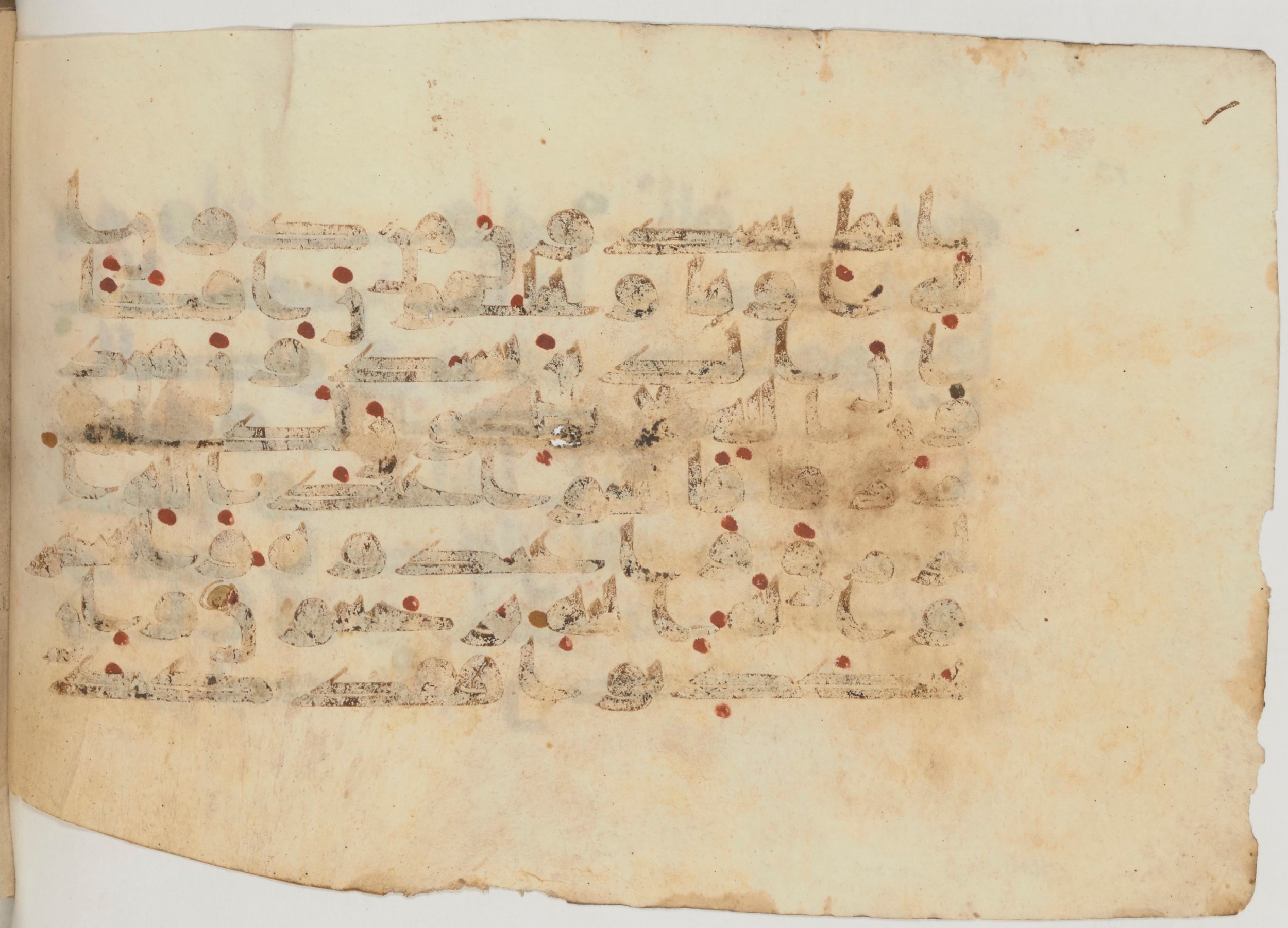 Paris, Bibliothèque nationale de France, Arabe 359 (a) (Scan 1), in Kufic Group D script, showing Surah 29:18 from Mid 8th to Late 10th Century AD found in Fustat (Old Cairo), Egypt, currently housed at Bibliothèque nationale de France, Paris