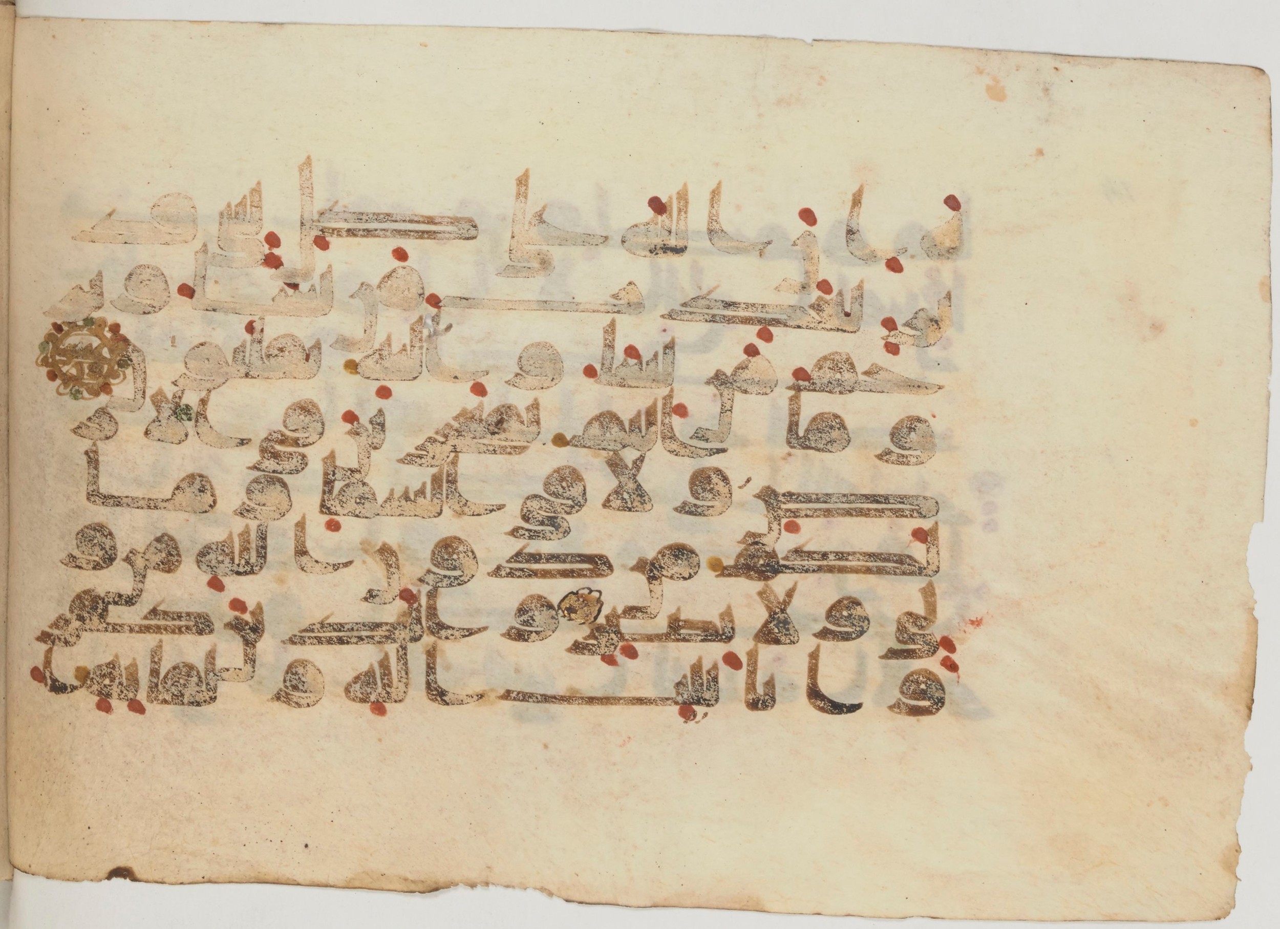 Paris, Bibliothèque nationale de France, Arabe 359 (a), in Kufic Group D script, showing Surah 29:21 from Mid 8th to Late 10th Century AD found in Fustat (Old Cairo), Egypt, currently housed at Bibliothèque nationale de France, Paris