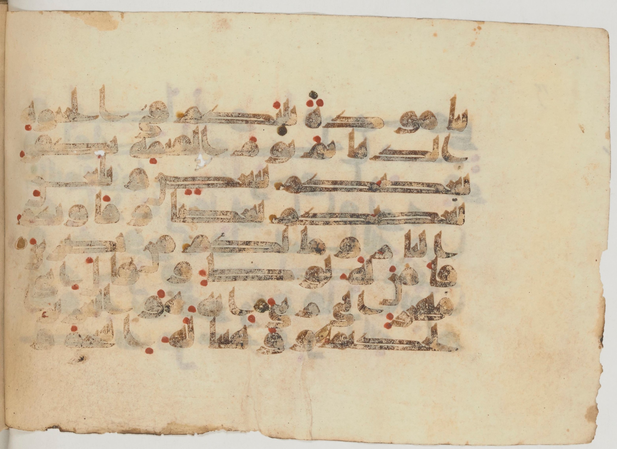 Paris, Bibliothèque nationale de France, Arabe 359 (a), in Kufic Group D script, showing Surah 29:26 from Mid 8th to Late 10th Century AD found in Fustat (Old Cairo), Egypt, currently housed at Bibliothèque nationale de France, Paris