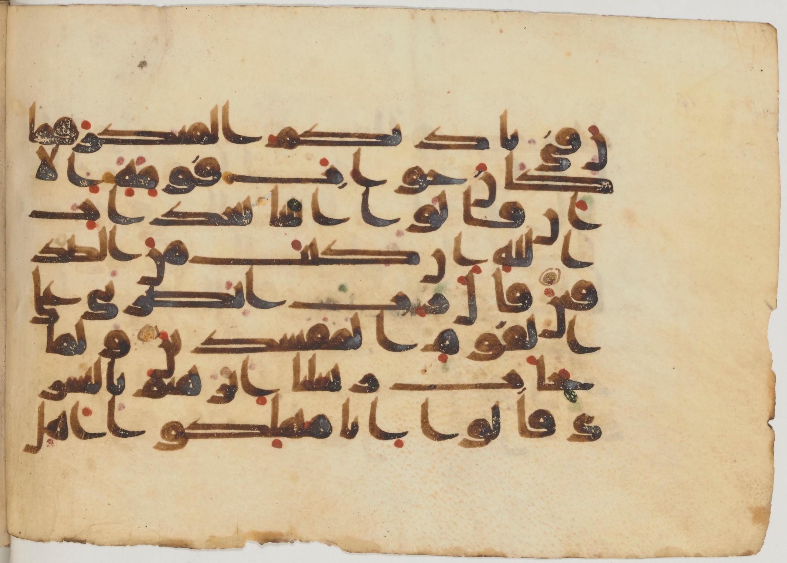 Paris, Bibliothèque nationale de France, Arabe 359 (a), in Kufic Group D script, showing Surah 29:30 from Mid 8th to Late 10th Century AD found in Fustat (Old Cairo), Egypt, currently housed at Bibliothèque nationale de France, Paris