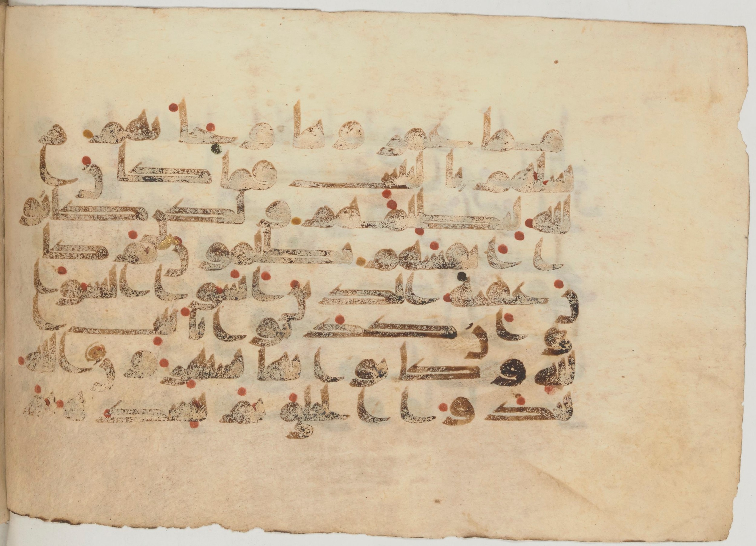 Paris, Bibliothèque nationale de France, Arabe 359 (a), in Kufic Group D script, showing Surah 30:10 from Mid 8th to Late 10th Century AD found in Fustat (Old Cairo), Egypt, currently housed at Bibliothèque nationale de France, Paris
