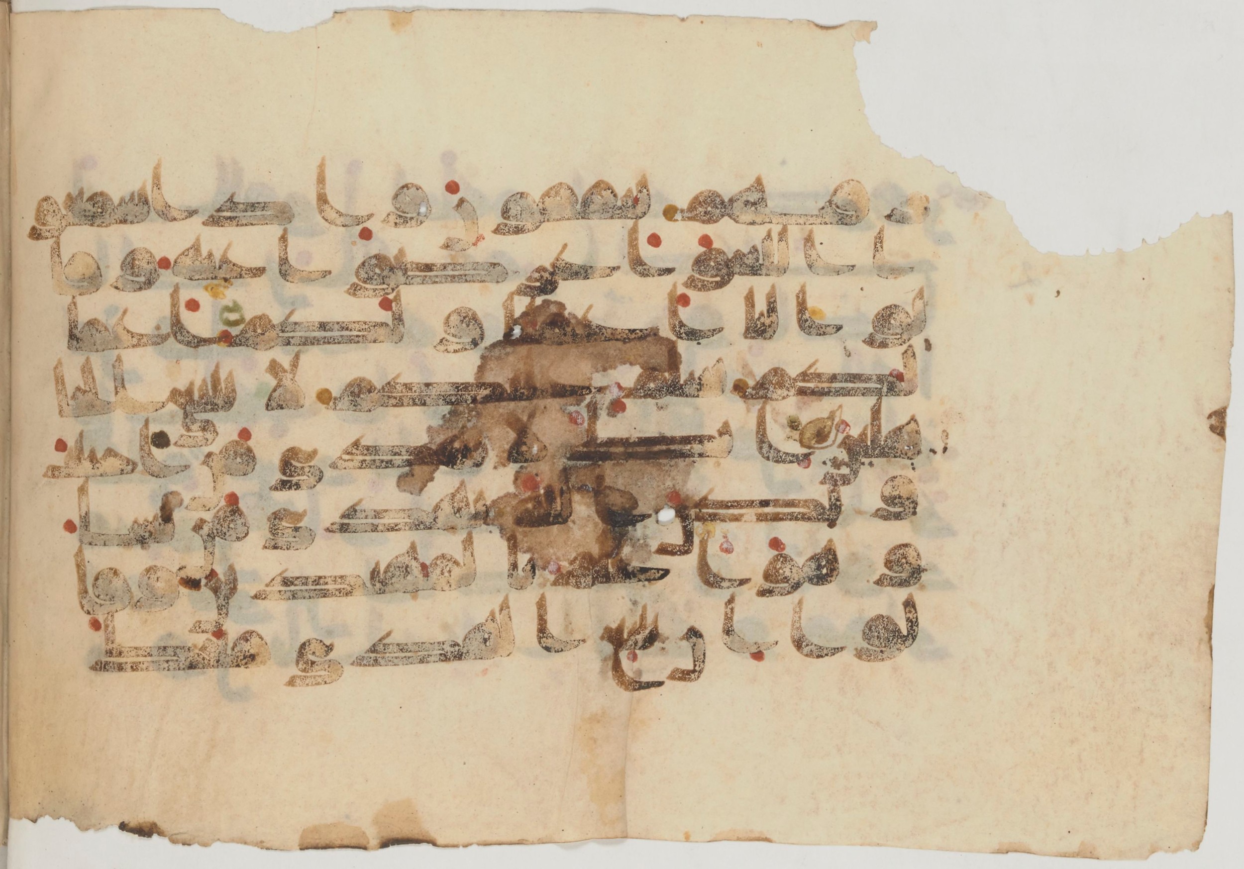 Paris, Bibliothèque nationale de France, Arabe 359 (a), in Kufic Group D script, showing Surah 28:55 from Mid 8th to Late 10th Century AD found in Fustat (Old Cairo), Egypt, currently housed at Bibliothèque nationale de France, Paris