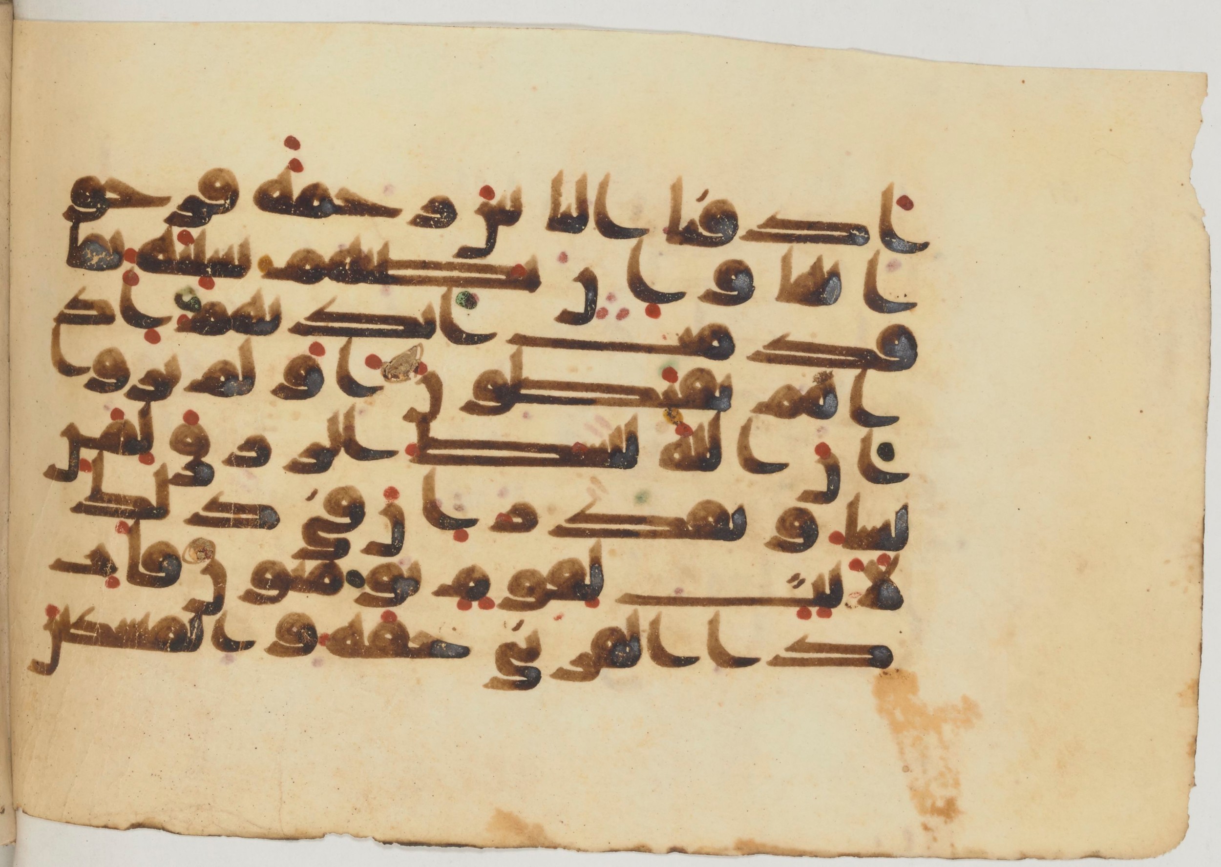 Paris, Bibliothèque nationale de France, Arabe 359 (a), in Kufic Group D script, showing Surah 30:37 from Mid 8th to Late 10th Century AD found in Fustat (Old Cairo), Egypt, currently housed at Bibliothèque nationale de France, Paris