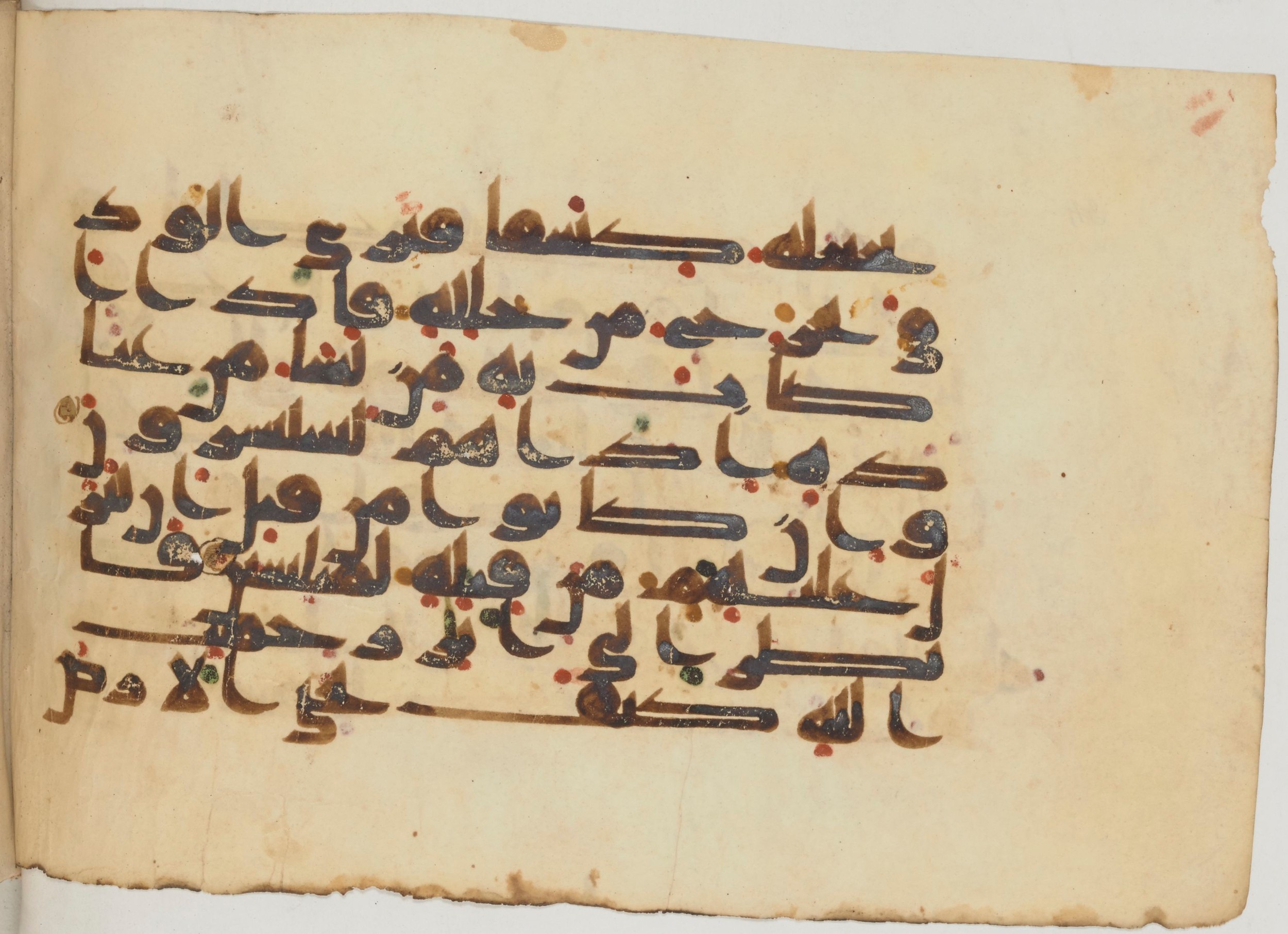 Paris, Bibliothèque nationale de France, Arabe 359 (a), in Kufic Group D script, showing Surah 30:49 from Mid 8th to Late 10th Century AD found in Fustat (Old Cairo), Egypt, currently housed at Bibliothèque nationale de France, Paris