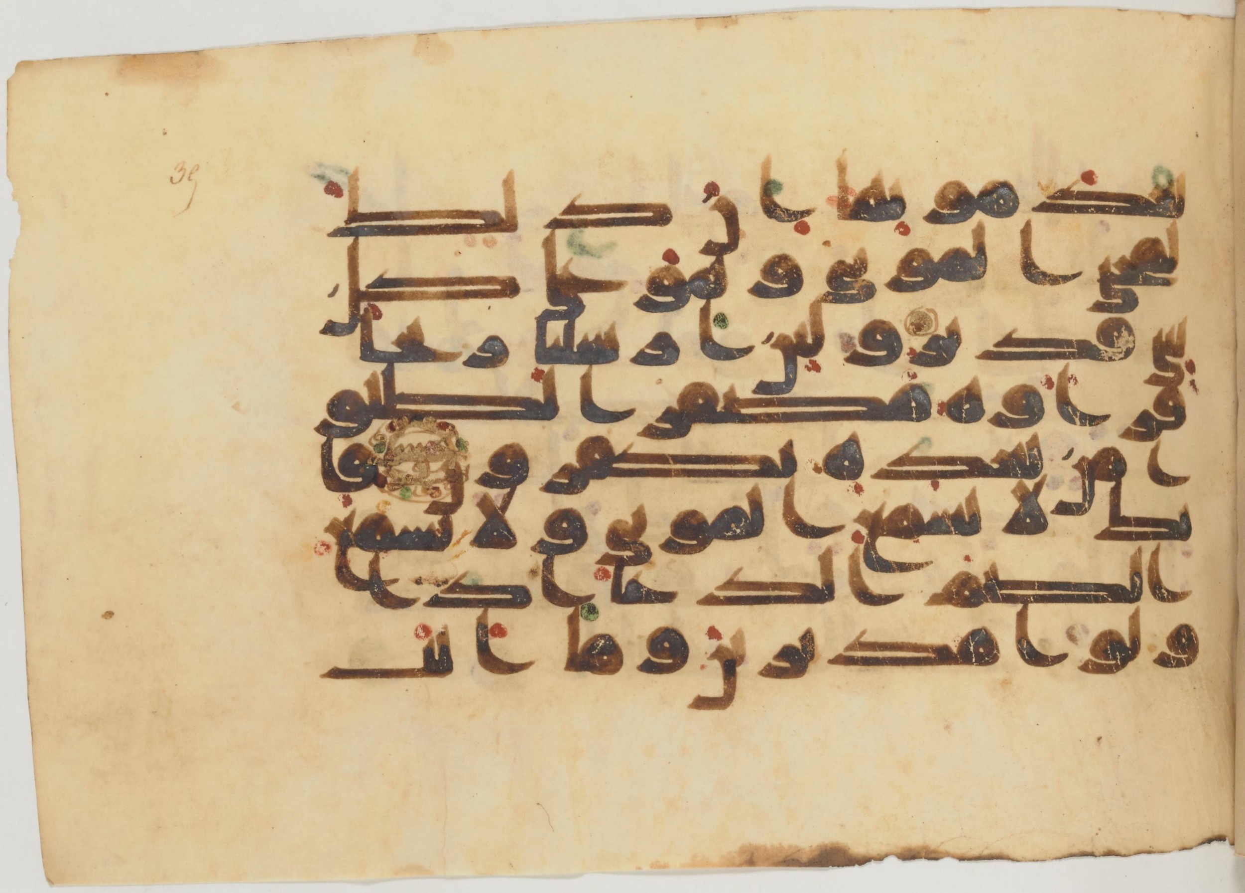 Paris, Bibliothèque nationale de France, Arabe 359 (a), in Kufic Group D script, showing Surah 30:52 from Mid 8th to Late 10th Century AD found in Fustat (Old Cairo), Egypt, currently housed at Bibliothèque nationale de France, Paris