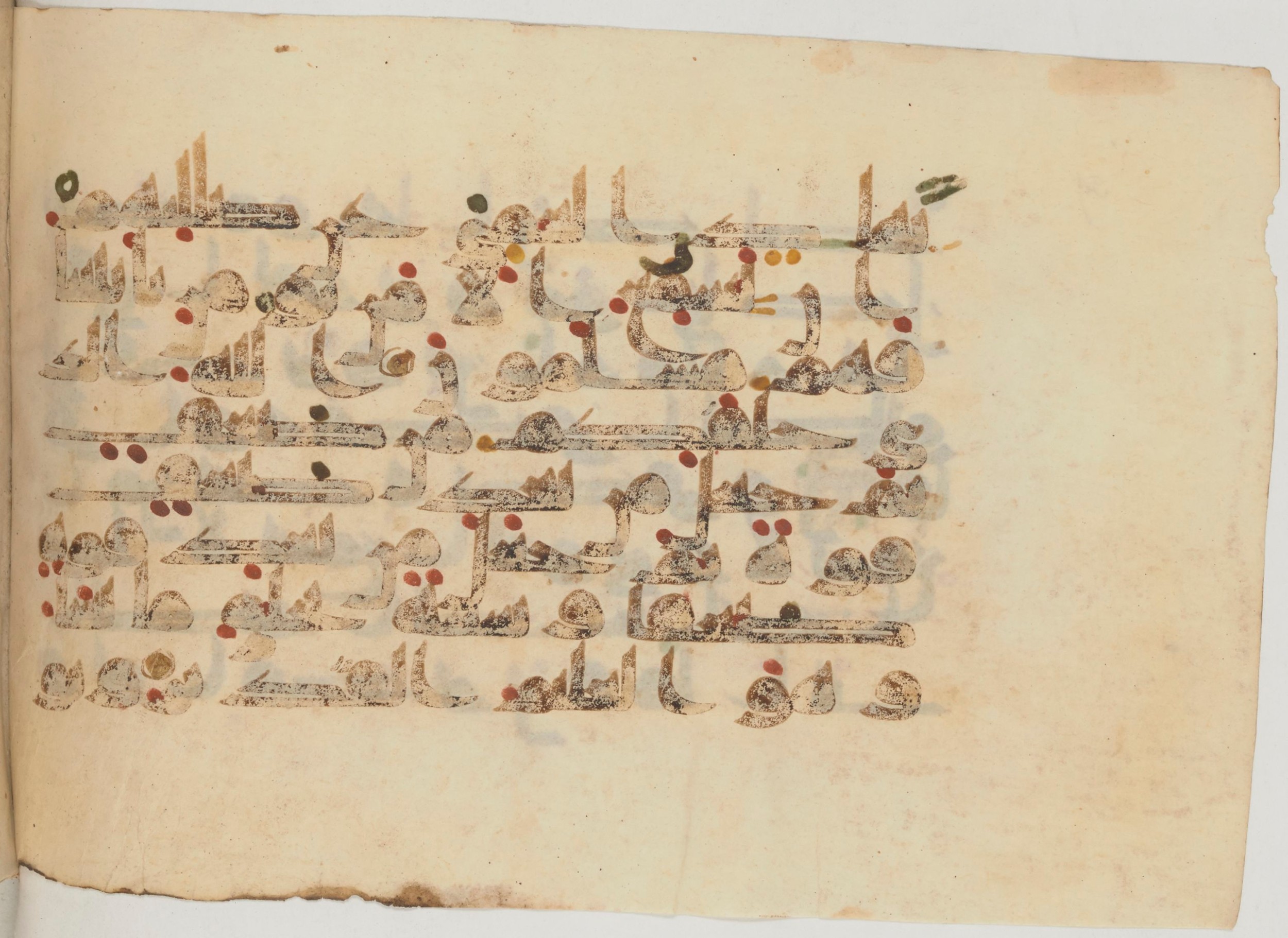 Paris, Bibliothèque nationale de France, Arabe 359 (a), in Kufic Group D script, showing Surah 30:54 from Mid 8th to Late 10th Century AD found in Fustat (Old Cairo), Egypt, currently housed at Bibliothèque nationale de France, Paris