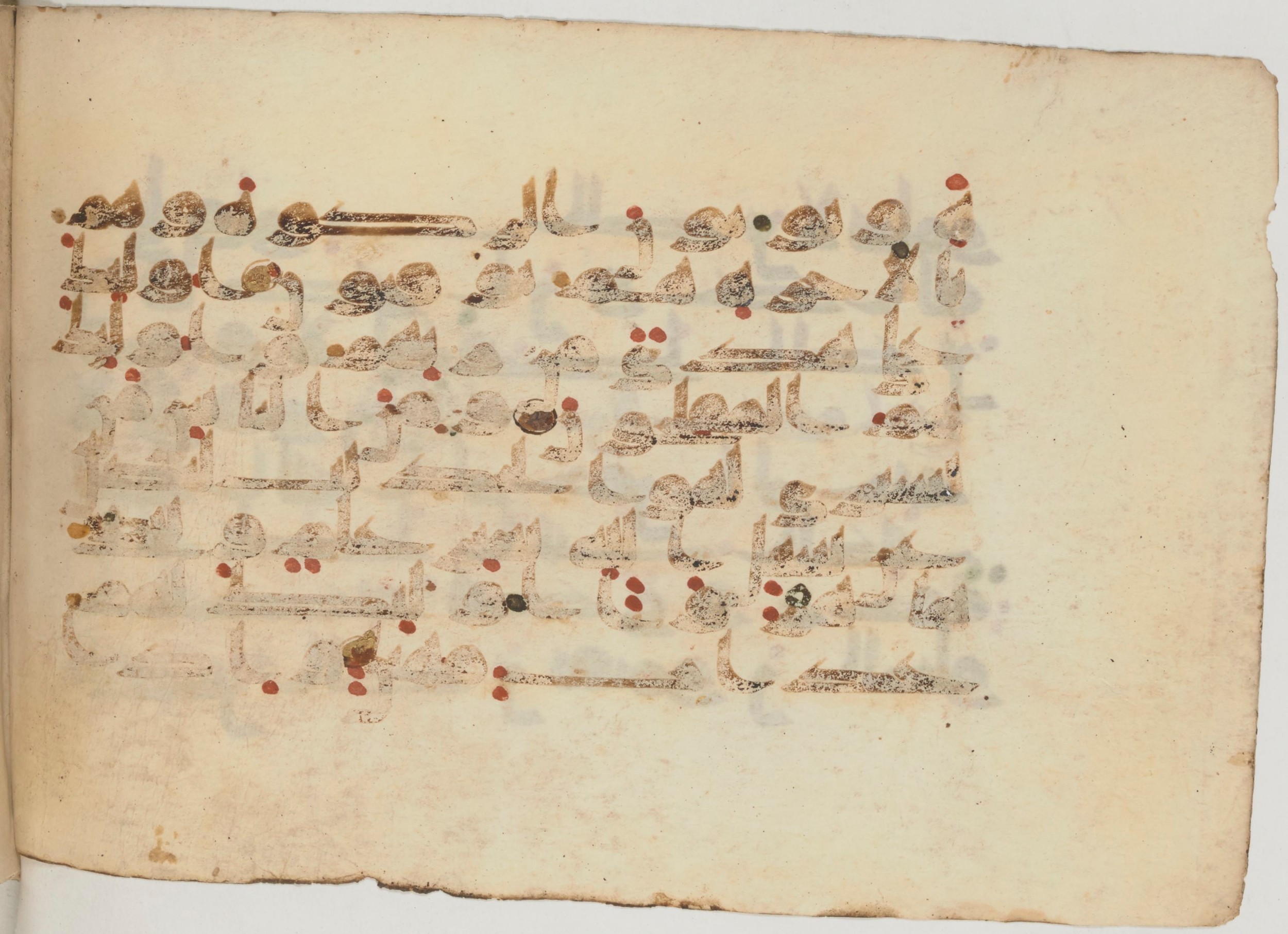 Paris, Bibliothèque nationale de France, Arabe 359 (a) (Scan 1), in Kufic Group D script, showing Surah 31:7 from Mid 8th to Late 10th Century AD found in Fustat (Old Cairo), Egypt, currently housed at Bibliothèque nationale de France, Paris