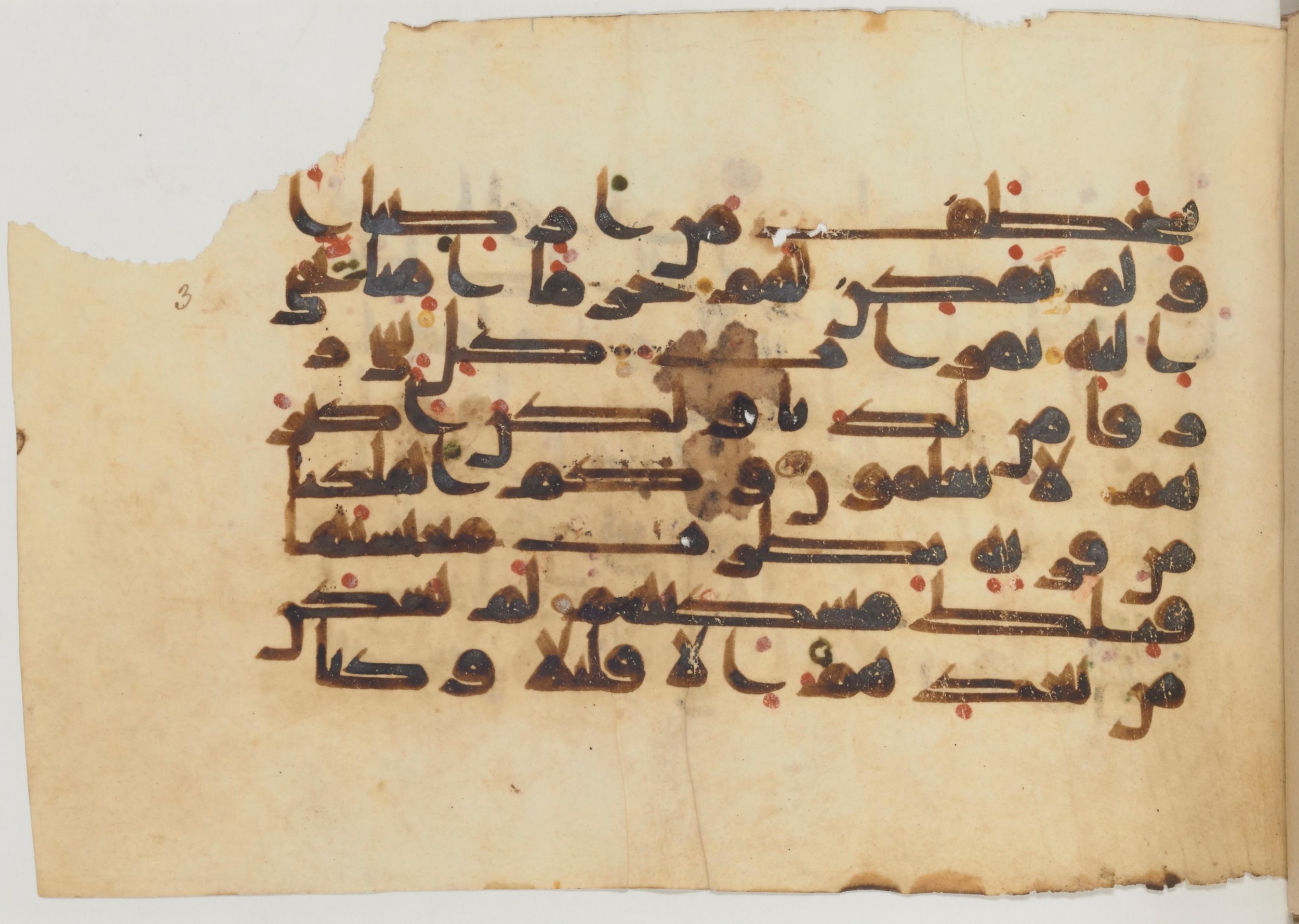 Paris, Bibliothèque nationale de France, Arabe 359 (a) (Scan 1), in Kufic Group D script, showing Surah 28:58 from Mid 8th to Late 10th Century AD found in Fustat (Old Cairo), Egypt, currently housed at Bibliothèque nationale de France, Paris