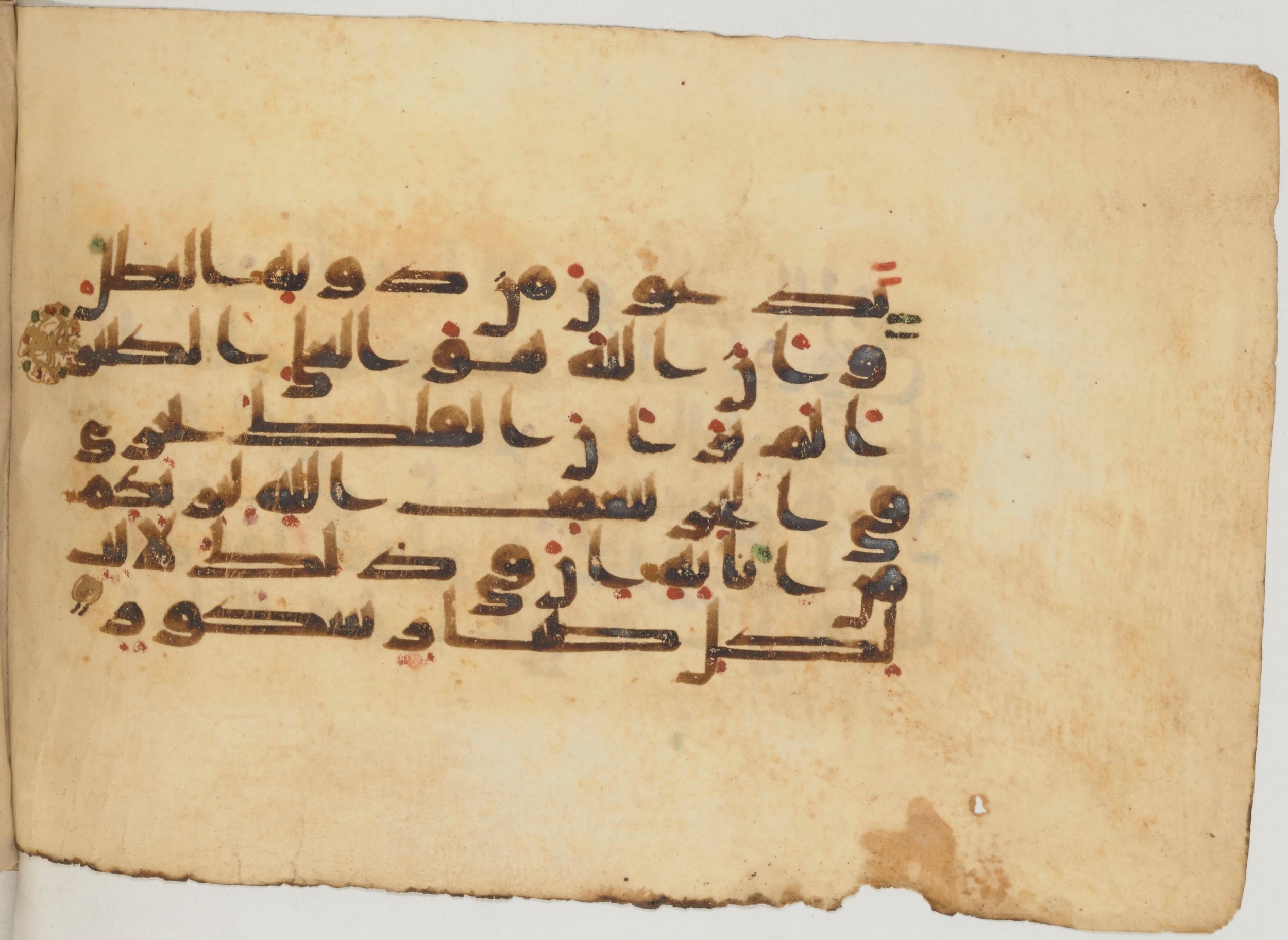 Paris, Bibliothèque nationale de France, Arabe 359 (a) (Scan 2), in Kufic Group D script, showing Surah 31:30 from Mid 8th to Late 10th Century AD found in Fustat (Old Cairo), Egypt, currently housed at Bibliothèque nationale de France, Paris