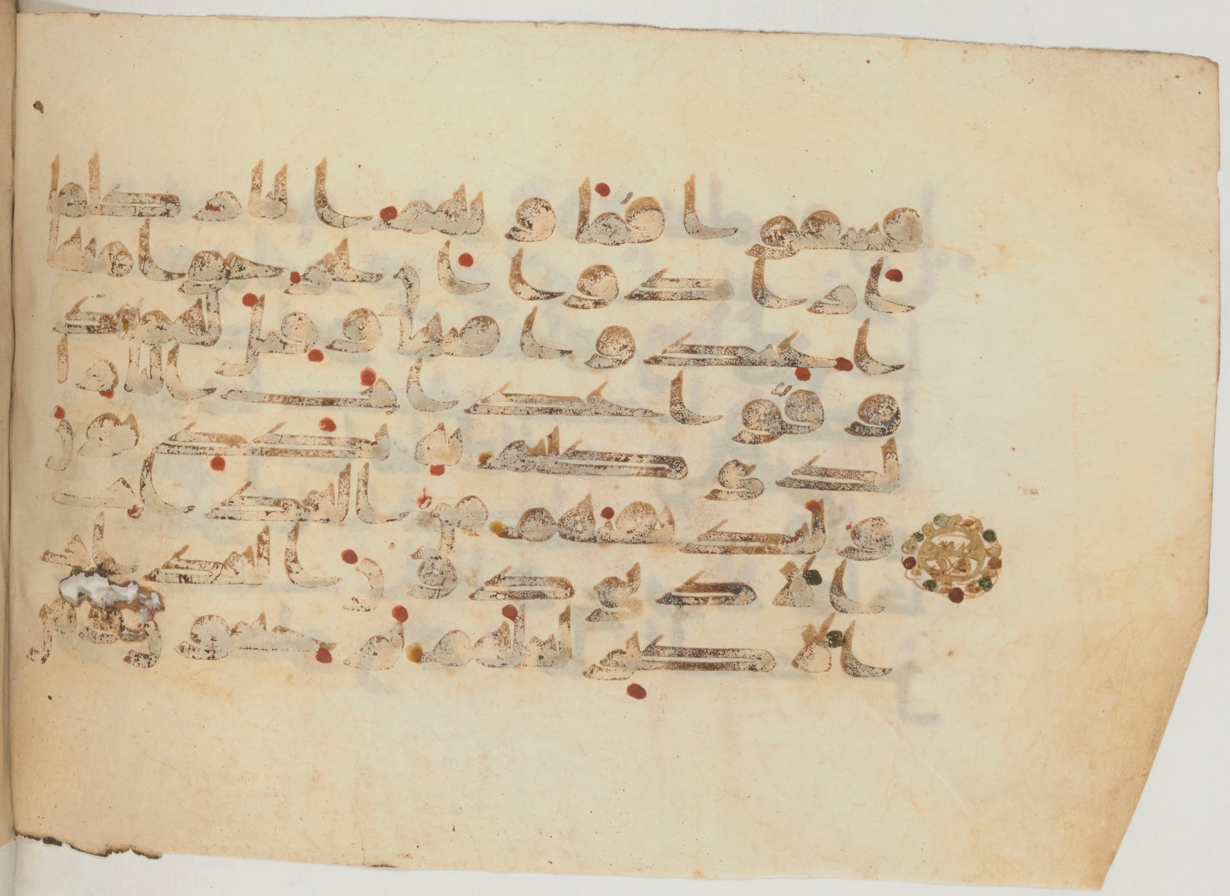 Paris, Bibliothèque nationale de France, Arabe 359 (a) (Scan 2), in Kufic Group D script, showing Surah 32:20 from Mid 8th to Late 10th Century AD found in Fustat (Old Cairo), Egypt, currently housed at Bibliothèque nationale de France, Paris