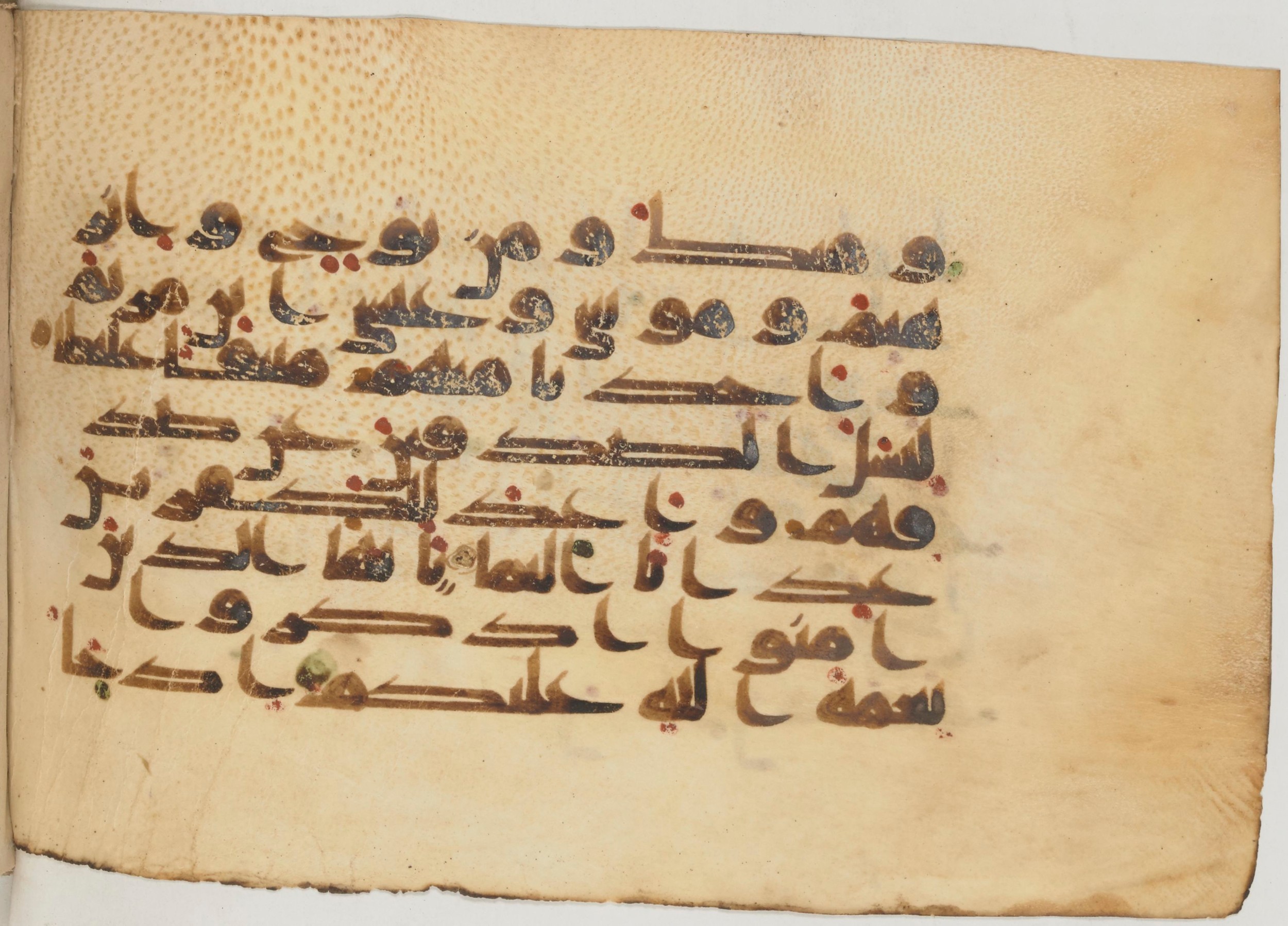Paris, Bibliothèque nationale de France, Arabe 359 (a) (Scan 2), in Kufic Group D script, showing Surah 33:7 from Mid 8th to Late 10th Century AD found in Fustat (Old Cairo), Egypt, currently housed at Bibliothèque nationale de France, Paris