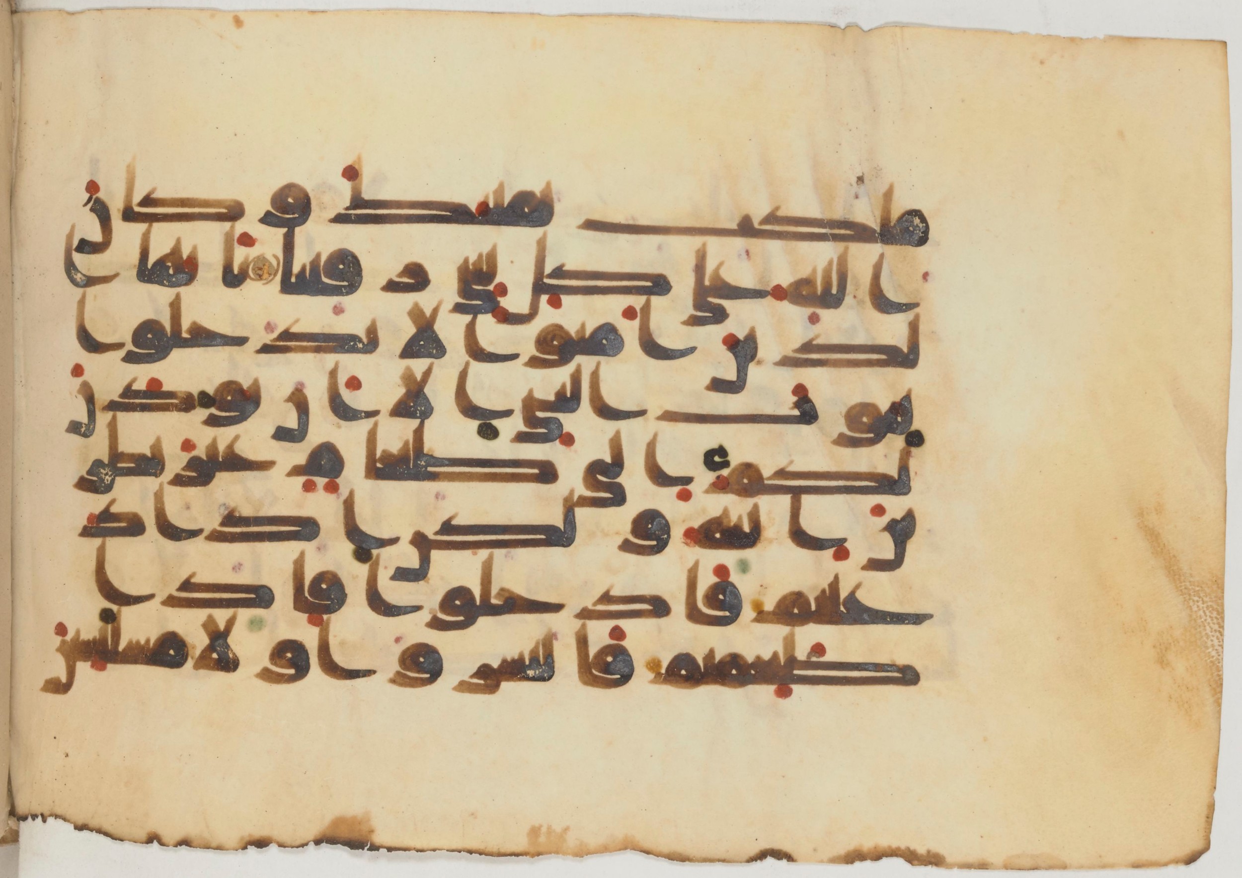 Paris, Bibliothèque nationale de France, Arabe 359 (a) (Scan 2), in Kufic Group D script, showing Surah 33:52 from Mid 8th to Late 10th Century AD found in Fustat (Old Cairo), Egypt, currently housed at Bibliothèque nationale de France, Paris