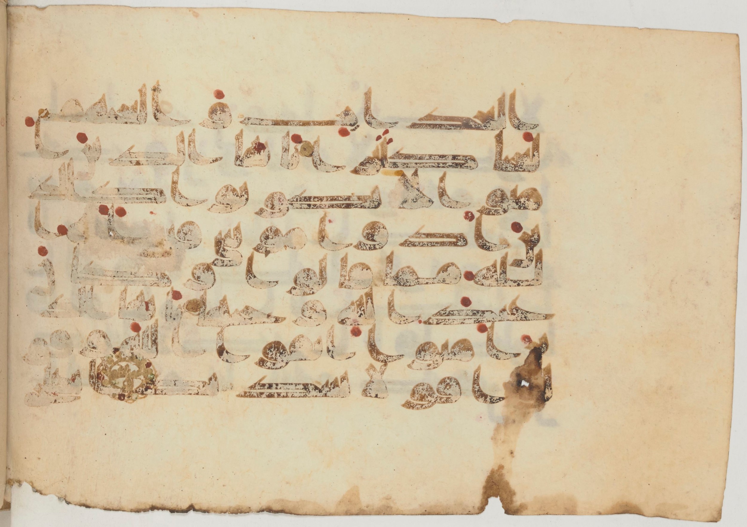 Paris, Bibliothèque nationale de France, Arabe 359 (a), in Kufic Group D script, showing Surah 33:69 from Mid 8th to Late 10th Century AD found in Fustat (Old Cairo), Egypt, currently housed at Bibliothèque nationale de France, Paris