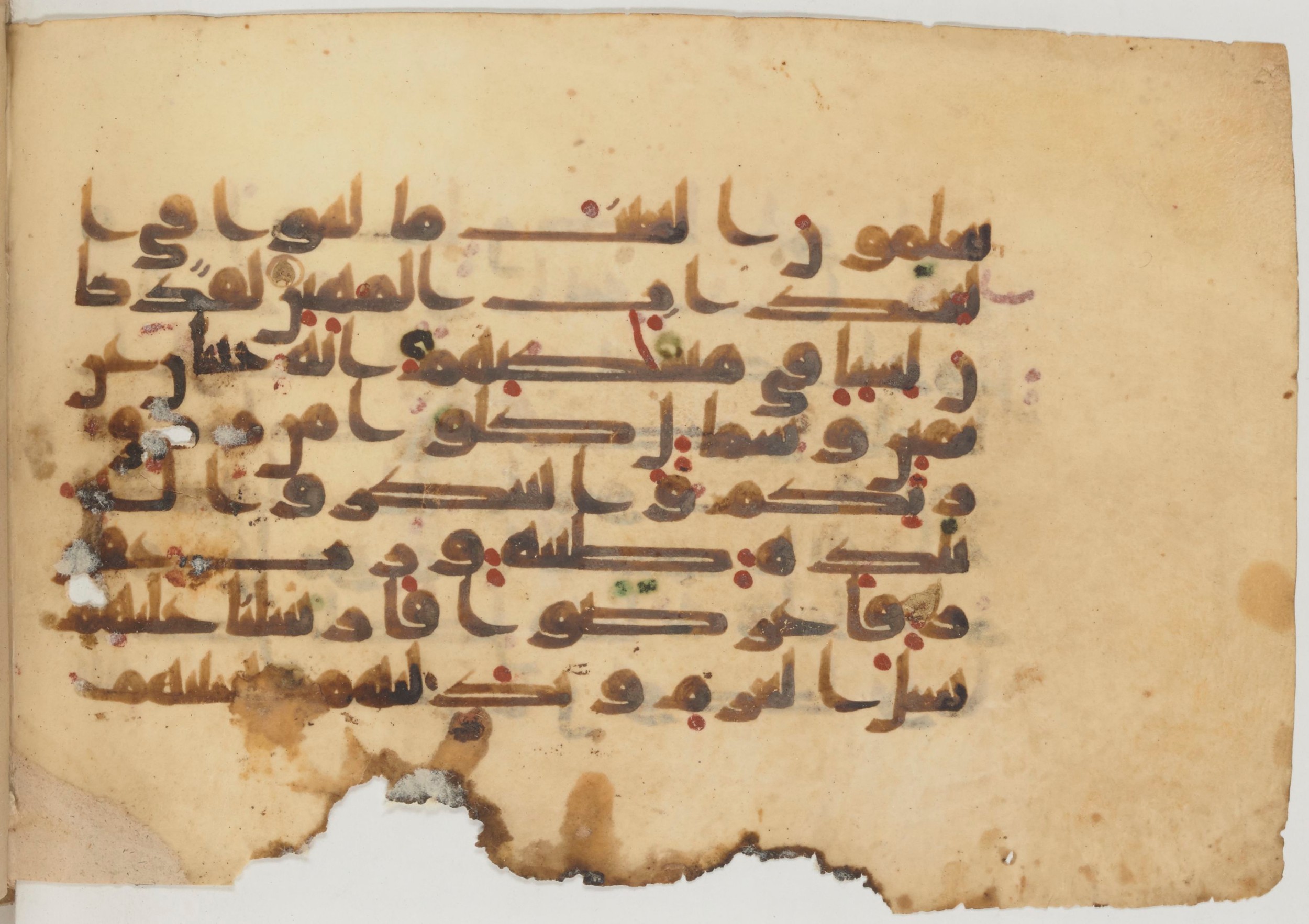 Paris, Bibliothèque nationale de France, Arabe 359 (a) (Scan 1), in Kufic Group D script, showing Surah 34:16 from Mid 8th to Late 10th Century AD found in Fustat (Old Cairo), Egypt, currently housed at Bibliothèque nationale de France, Paris