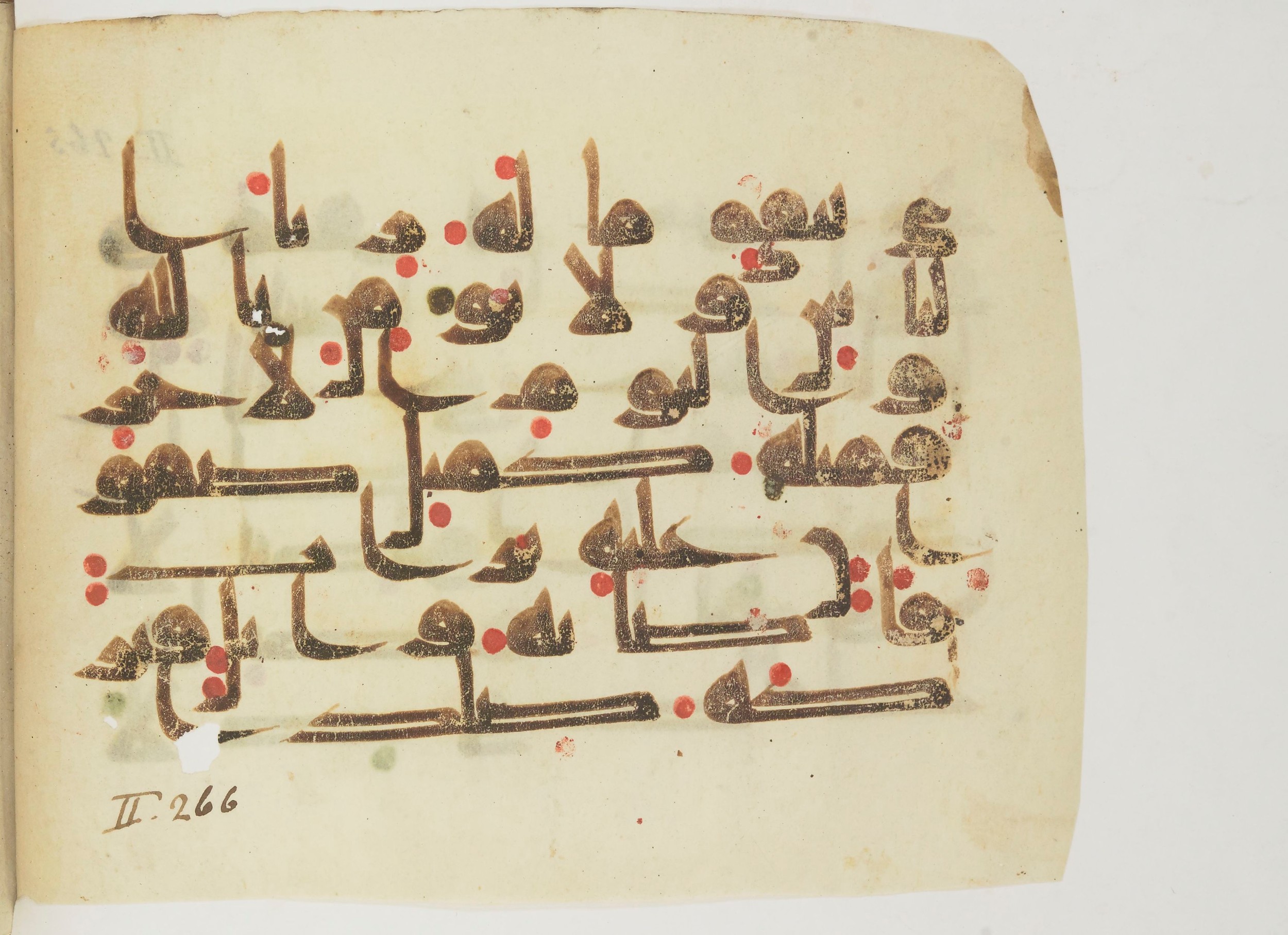 Bibliothèque nationale de France, Arabe 362 (a) (Scan 2), in Early Kufic (Déroche D III) script, showing Surah 2:264 from Mid 8th to Late 10th Century AD found in Unknown, currently housed at Bibliothèque nationale de France, Paris
