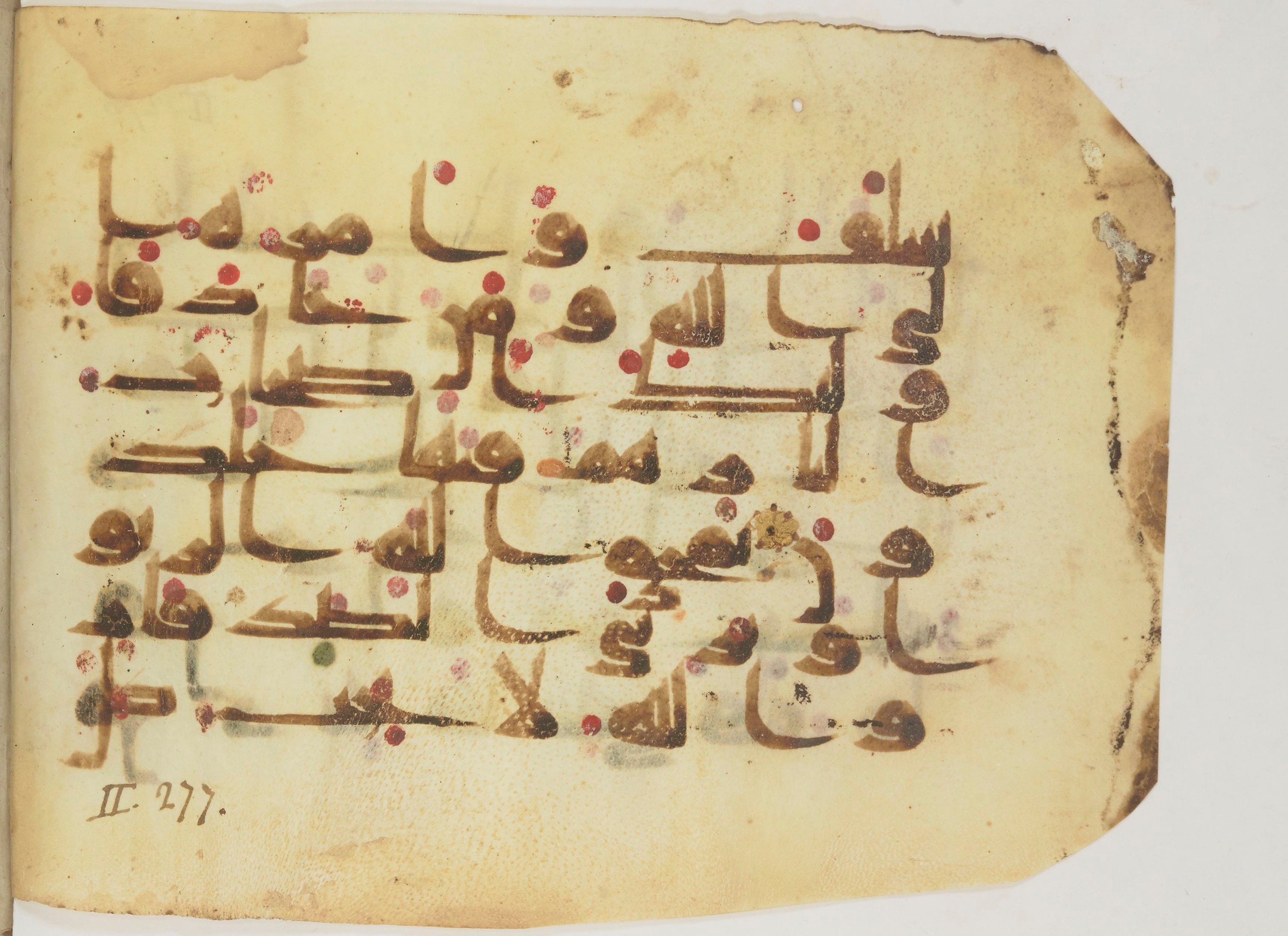 Bibliothèque nationale de France, Arabe 362 (a), in Early Kufic (Déroche D III) script, showing Surah 2:276 from Mid 8th to Late 10th Century AD found in Unknown, currently housed at Bibliothèque nationale de France, Paris
