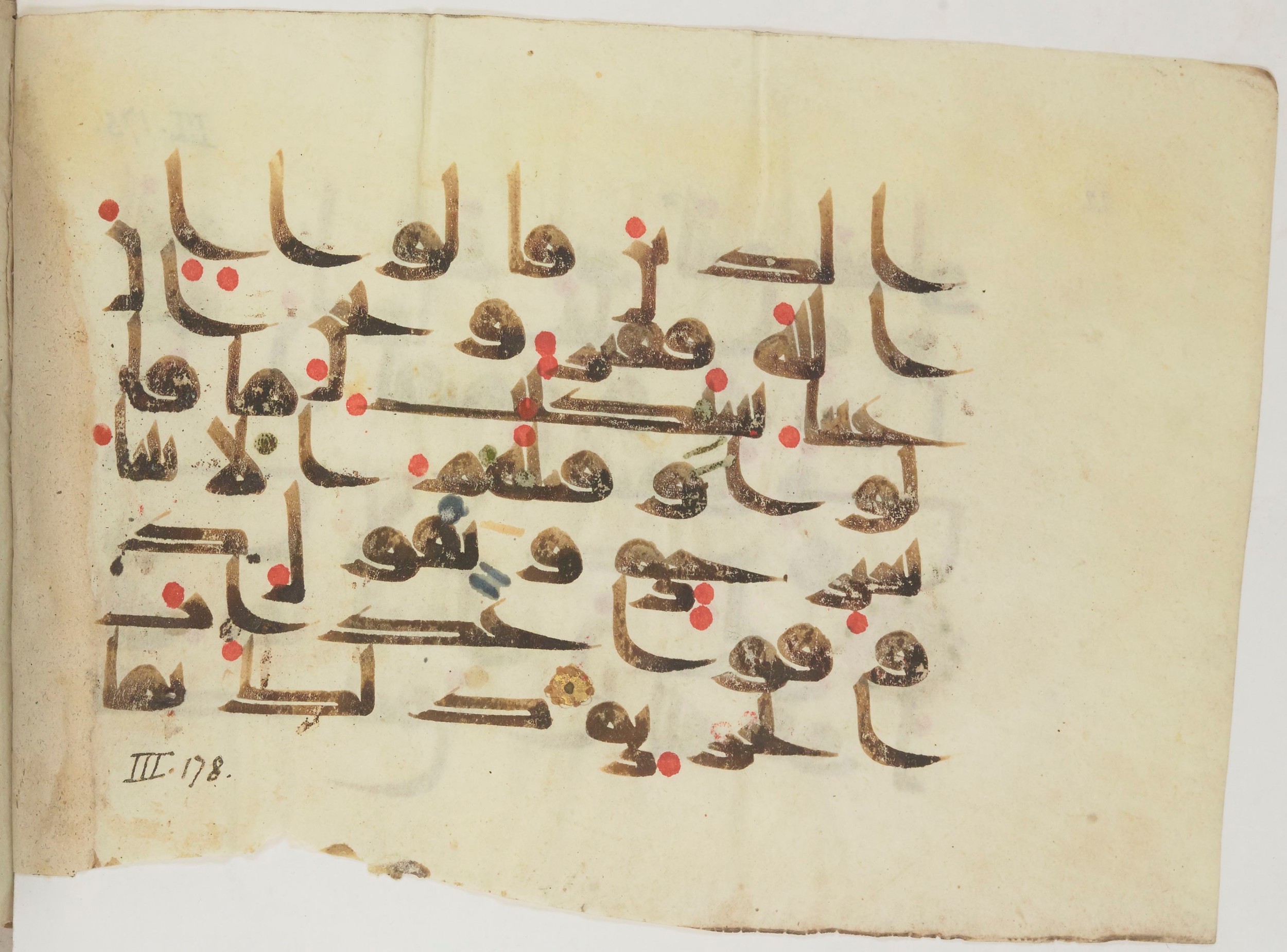 Bibliothèque nationale de France, Arabe 362 (a) (Scan 1), in Early Kufic (Déroche D III) script, showing Surah 3:182 from Mid 8th to Late 10th Century AD found in Unknown, currently housed at Bibliothèque nationale de France, Paris