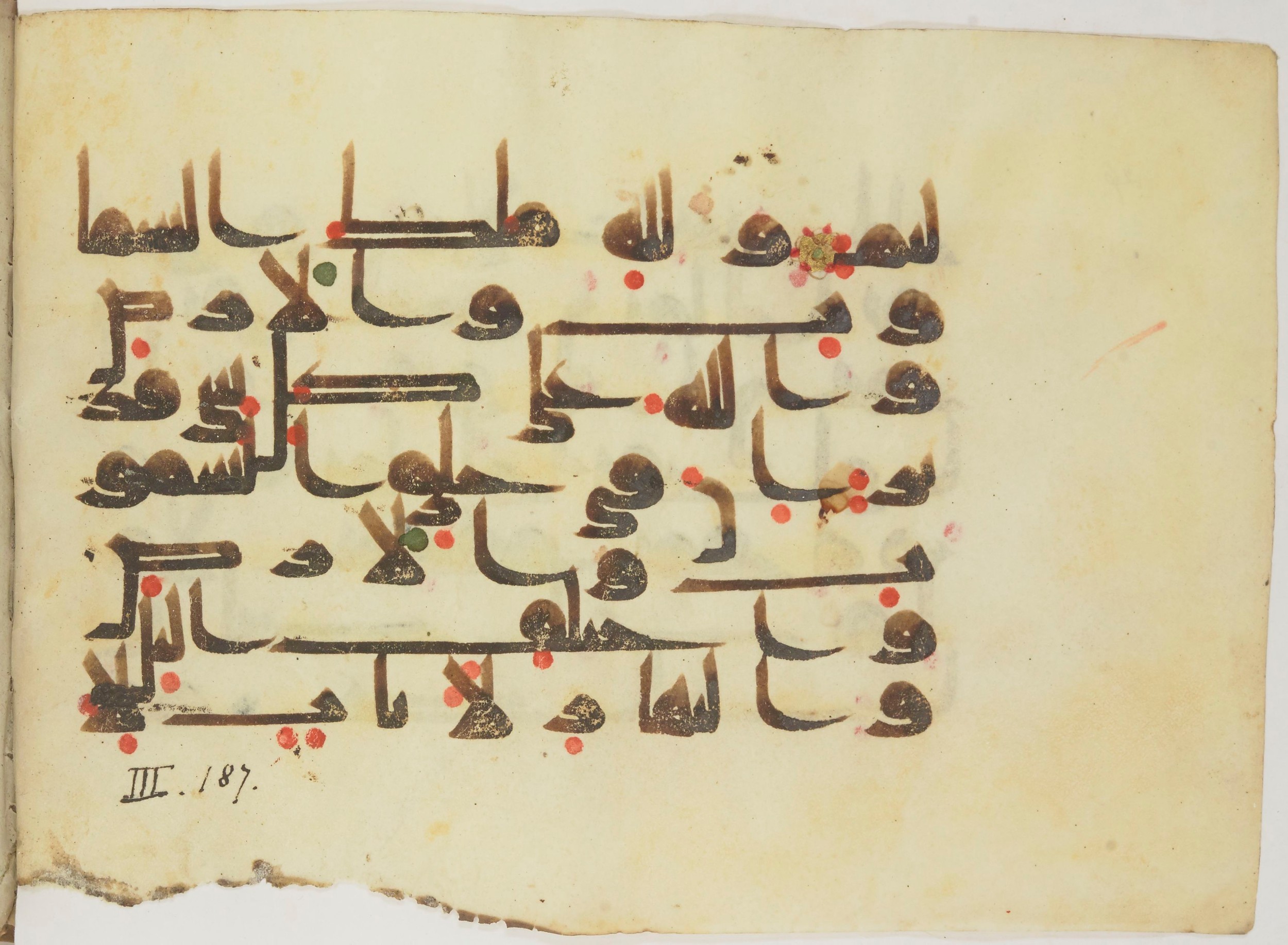 Bibliothèque nationale de France, Arabe 362 (a), in Early Kufic (Déroche D III) script, showing Surah 3:189 from Mid 8th to Late 10th Century AD found in Unknown, currently housed at Bibliothèque nationale de France, Paris