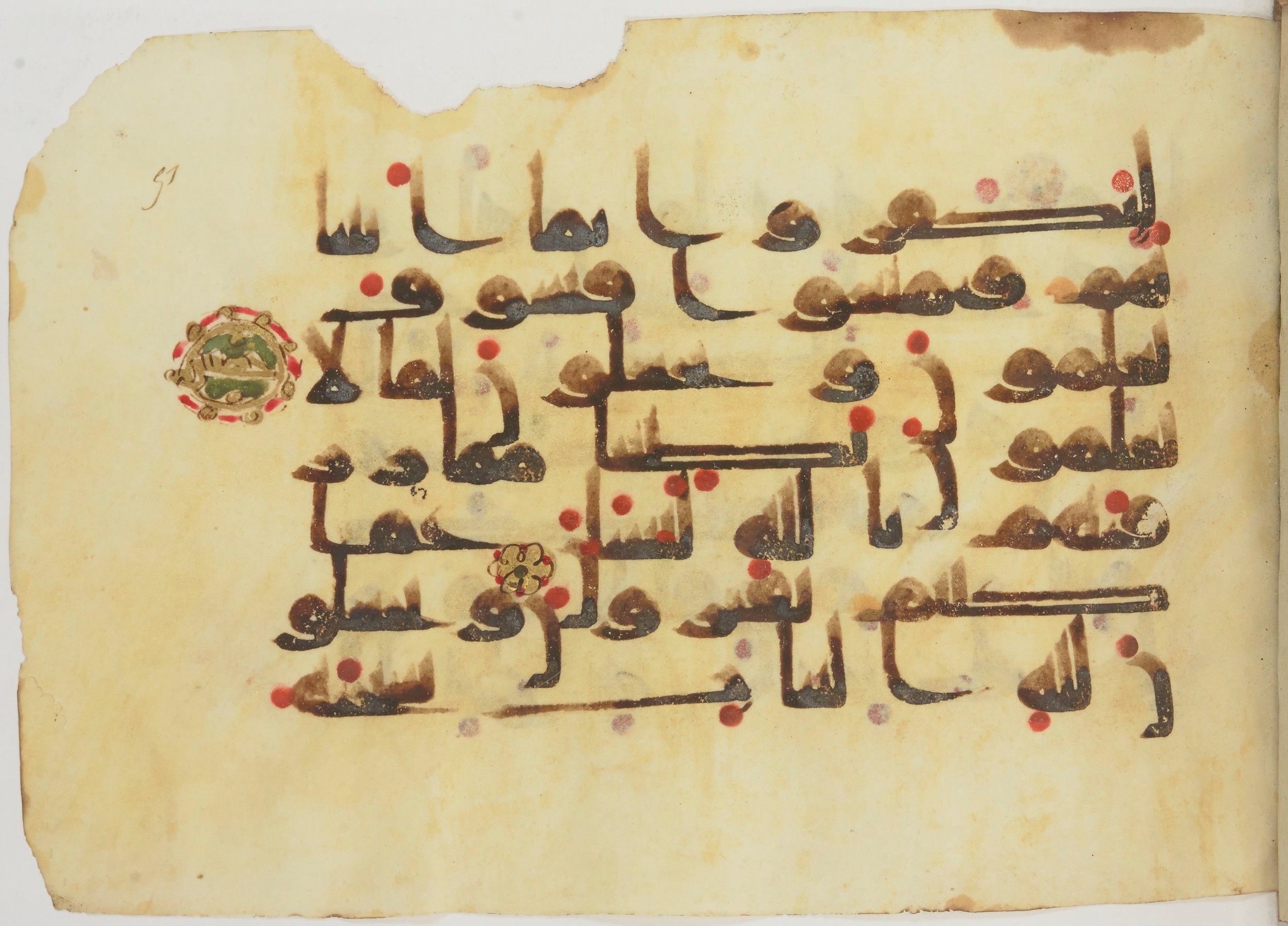Bibliothèque nationale de France, Arabe 362 (a), in Early Kufic (Déroche D III) script, showing Surah 16:55 from Mid 8th to Late 10th Century AD found in Unknown, currently housed at Bibliothèque nationale de France, Paris