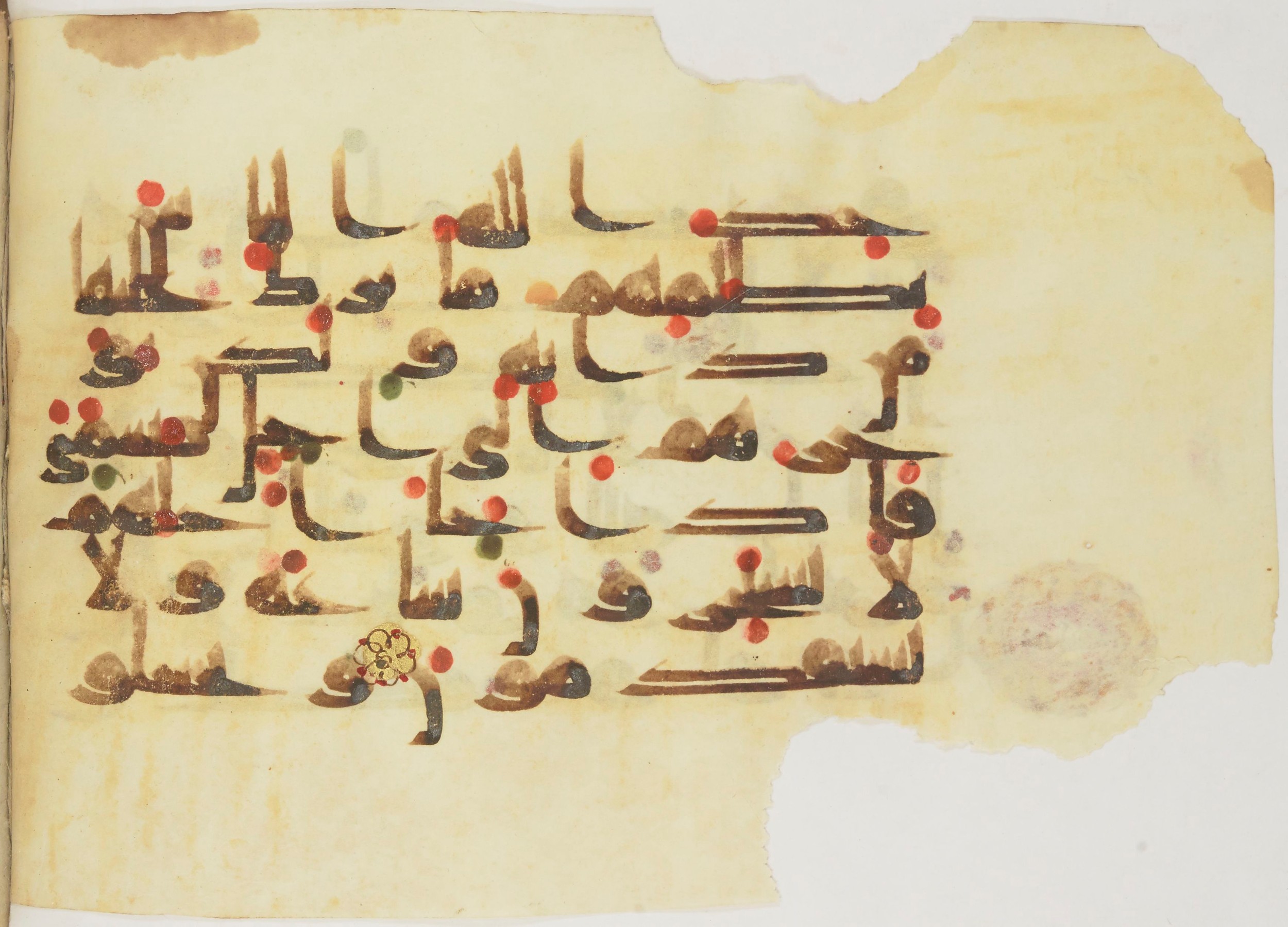 Bibliothèque nationale de France, Arabe 362 (a) (Scan 1), in Early Kufic (Déroche D III) script, showing Surah 16:62 from Mid 8th to Late 10th Century AD found in Unknown, currently housed at Bibliothèque nationale de France, Paris