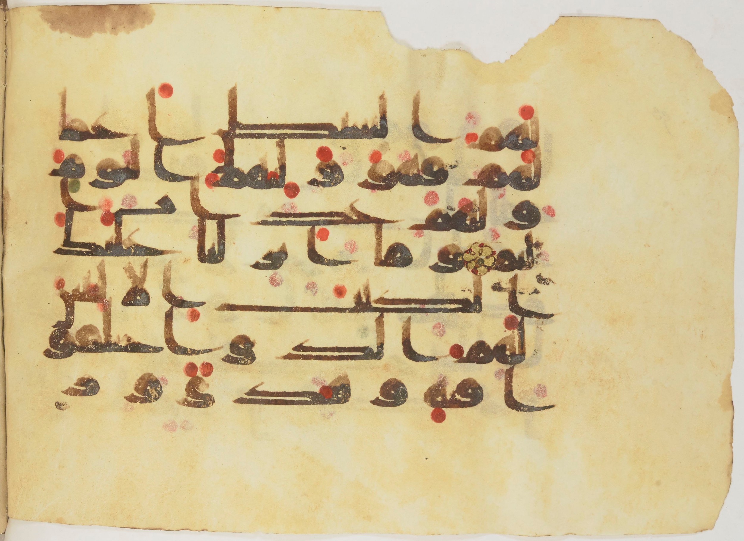 Bibliothèque nationale de France, Arabe 362 (a) (Scan 1), in Early Kufic (Déroche D III) script, showing Surah 16:64 from Mid 8th to Late 10th Century AD found in Unknown, currently housed at Bibliothèque nationale de France, Paris