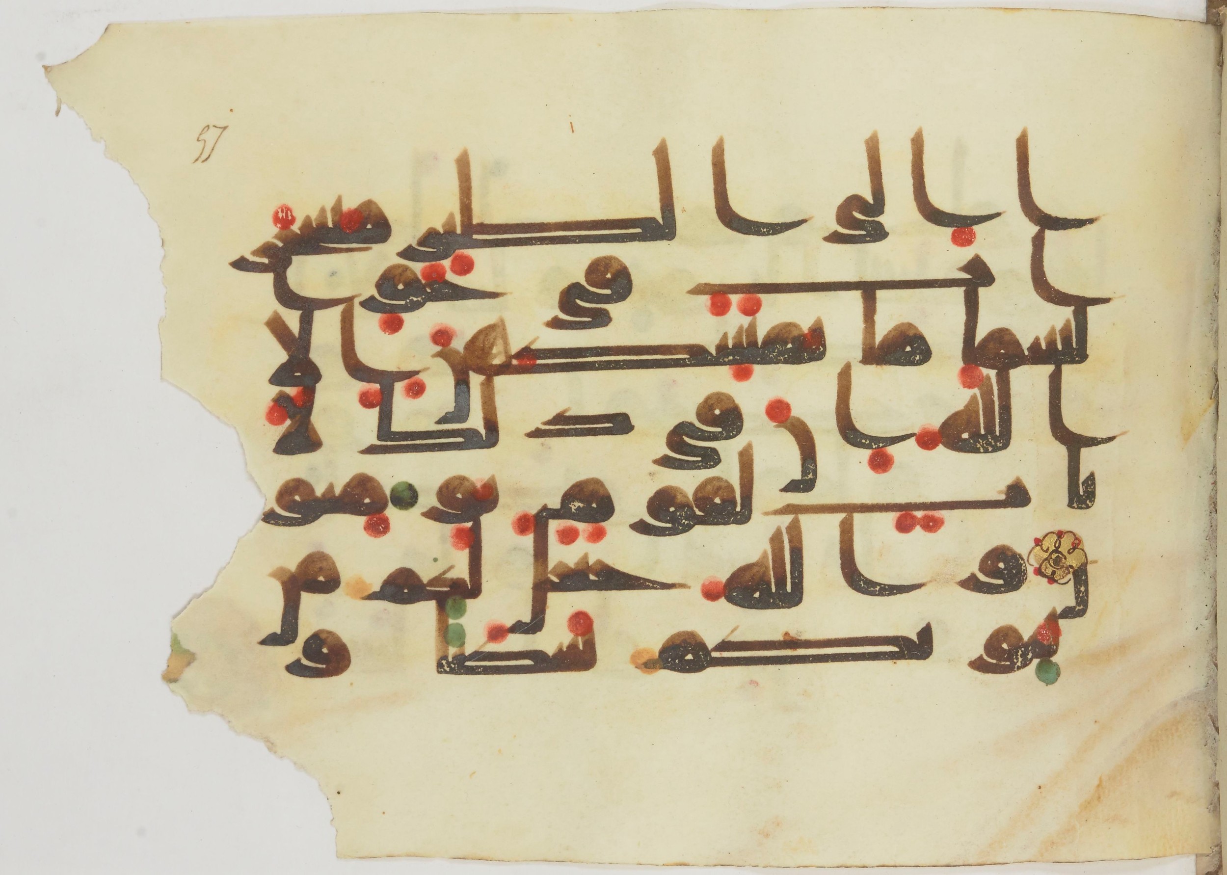 Bibliothèque nationale de France, Arabe 362 (a) (Scan 2), in Early Kufic (Déroche D III) script, showing Surah 16:79 from Mid 8th to Late 10th Century AD found in Unknown, currently housed at Bibliothèque nationale de France, Paris