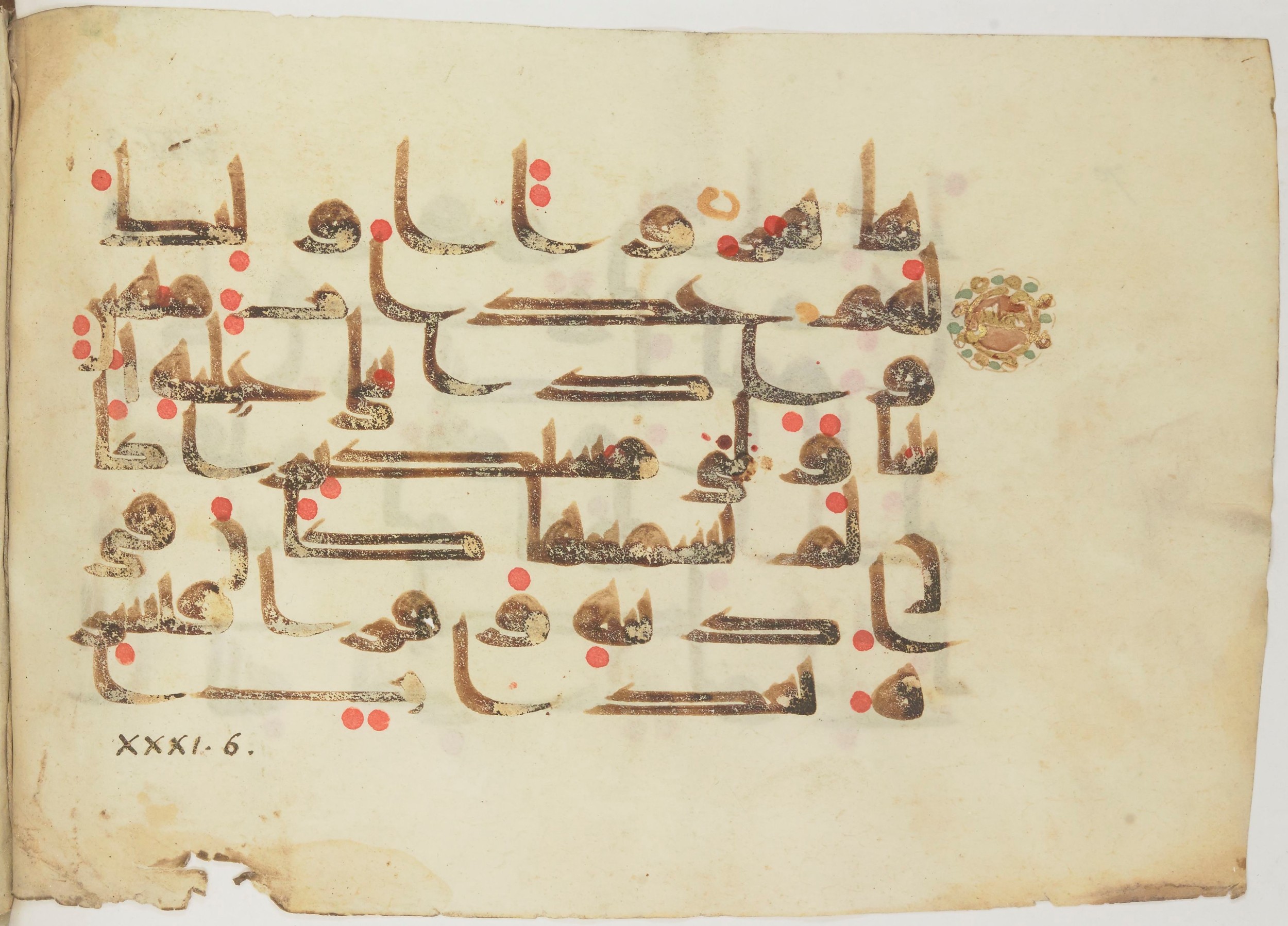 Bibliothèque nationale de France, Arabe 362 (a), in Early Kufic (Déroche D III) script, showing Surah 31:7 from Mid 8th to Late 10th Century AD found in Unknown, currently housed at Bibliothèque nationale de France, Paris