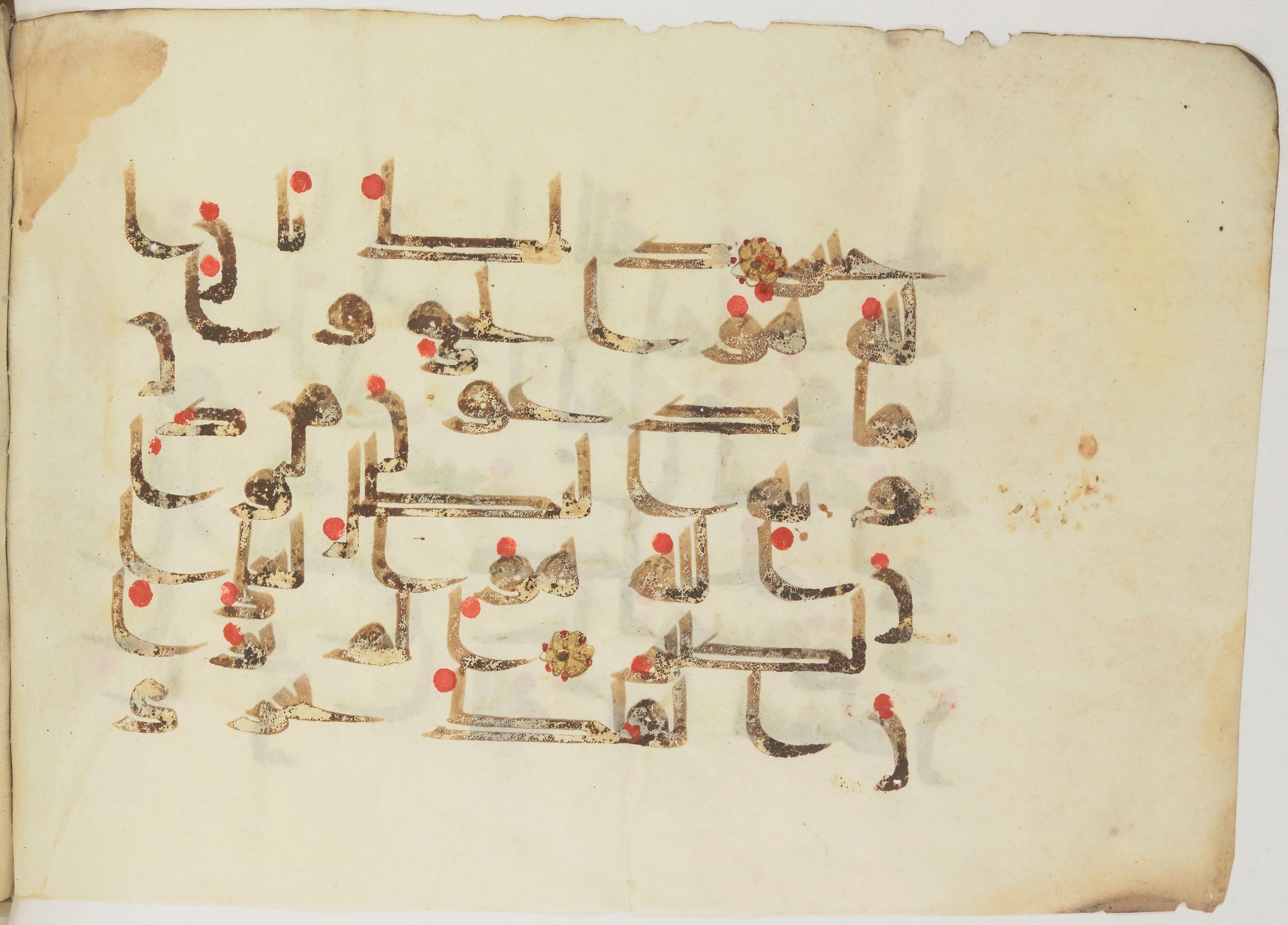 Bibliothèque nationale de France, Arabe 362 (a), in Early Kufic (Déroche D III) script, showing Surah 31:30 from Mid 8th to Late 10th Century AD found in Unknown, currently housed at Bibliothèque nationale de France, Paris