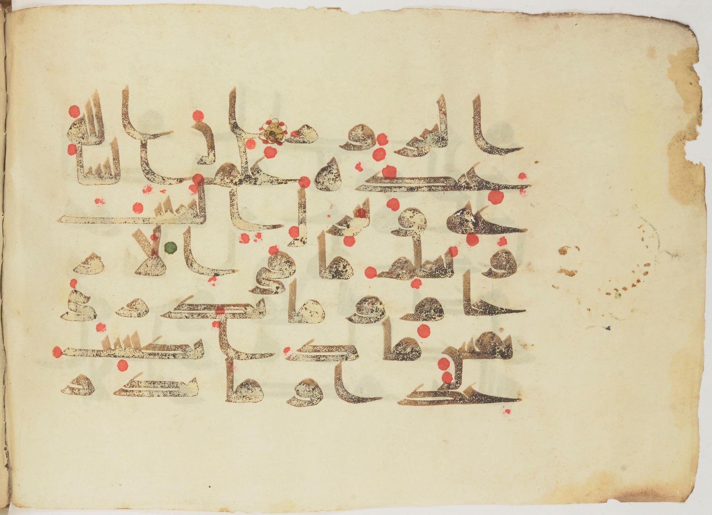 Bibliothèque nationale de France, Arabe 362 (a) (Scan 3), in Early Kufic (Déroche D III) script, showing Surah 31:33 from Mid 8th to Late 10th Century AD found in Unknown, currently housed at Bibliothèque nationale de France, Paris