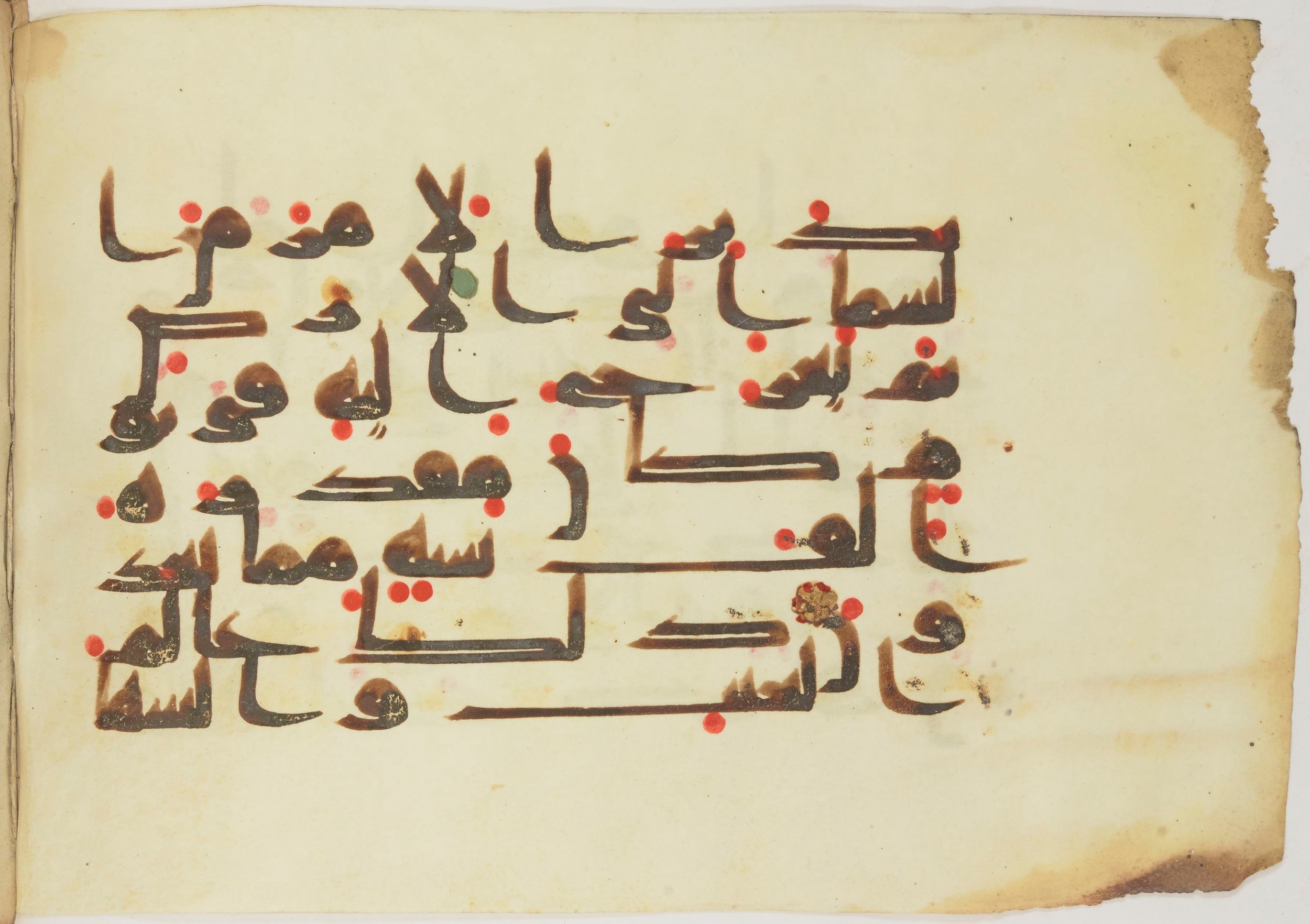 Bibliothèque nationale de France, Arabe 362 (a), in Early Kufic (Déroche D III) script, showing Surah 32:5 from Mid 8th to Late 10th Century AD found in Unknown, currently housed at Bibliothèque nationale de France, Paris