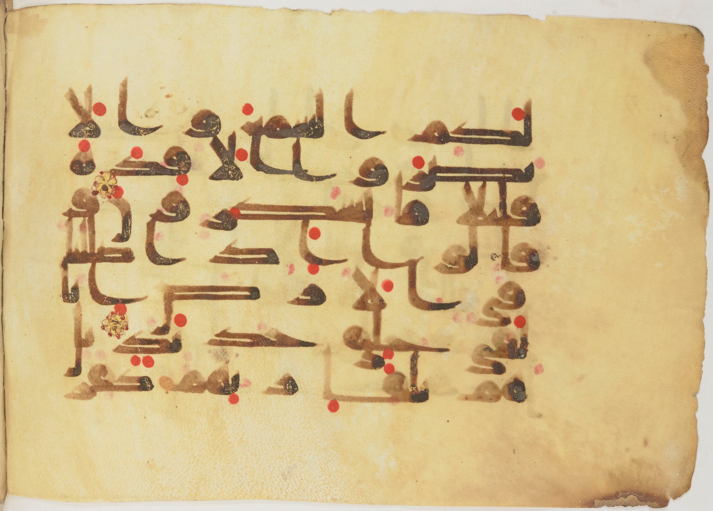 Bibliothèque nationale de France, Arabe 362 (a) (Scan 2), in Early Kufic (Déroche D III) script, showing Surah 32:9 from Mid 8th to Late 10th Century AD found in Unknown, currently housed at Bibliothèque nationale de France, Paris