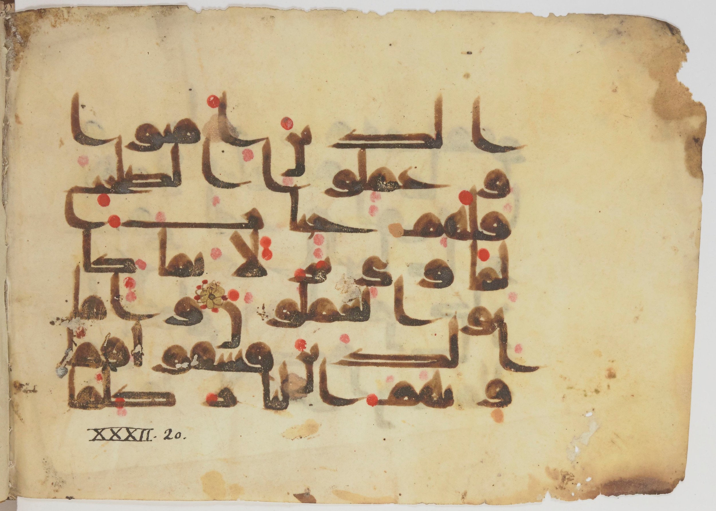 Bibliothèque nationale de France, Arabe 362 (a) (Scan 2), in Early Kufic (Déroche D III) script, showing Surah 32:19 from Mid 8th to Late 10th Century AD found in Unknown, currently housed at Bibliothèque nationale de France, Paris