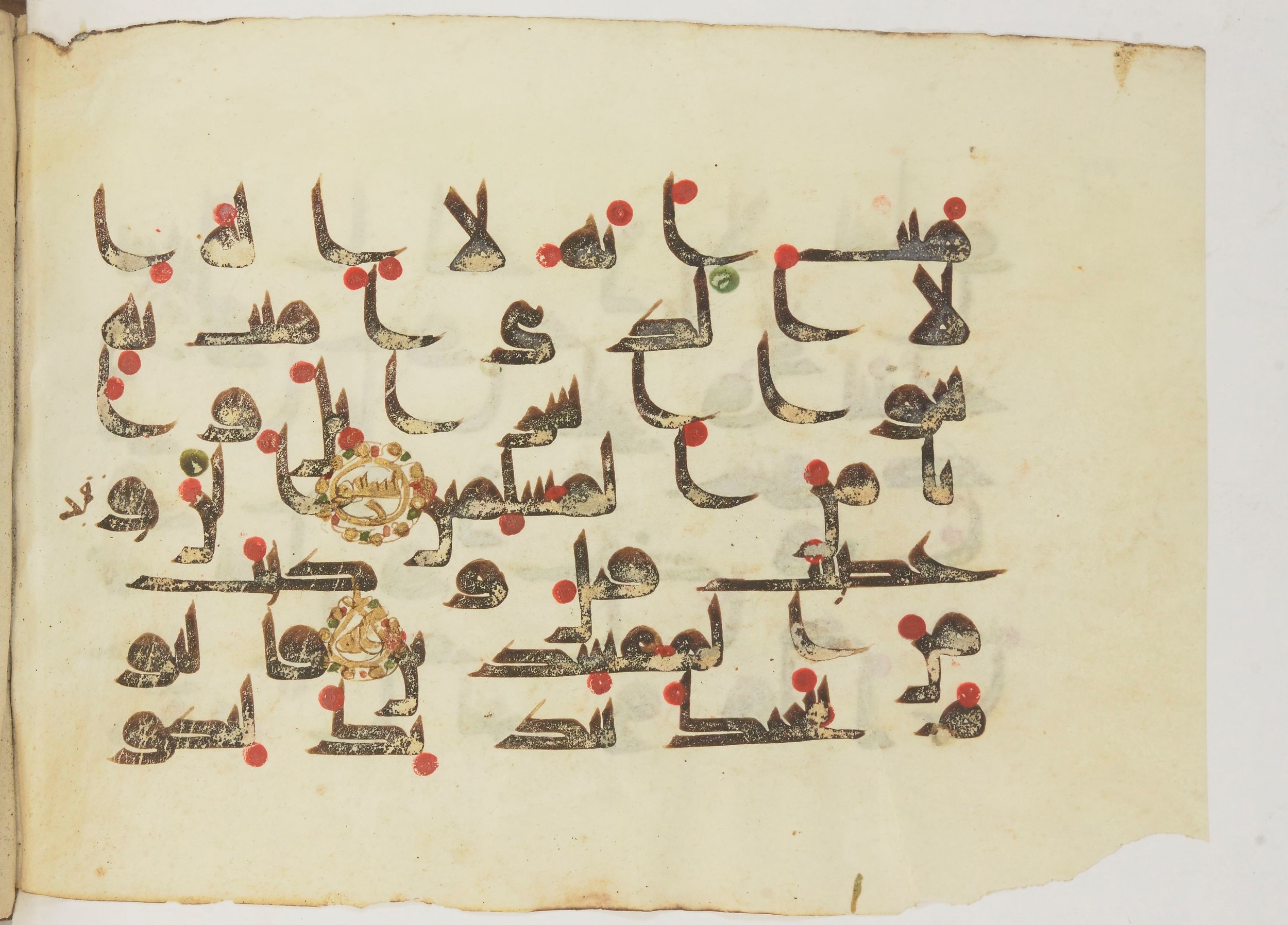 Paris, Bibliothèque nationale de France, Arabe 362 (b), in Early Kufic (Kūfī D.III) script, showing Surah 10:91 from Mid 8th to Late 9th Century AD found in Fustat (Old Cairo), Egypt, currently housed at Bibliothèque nationale de France, Paris
