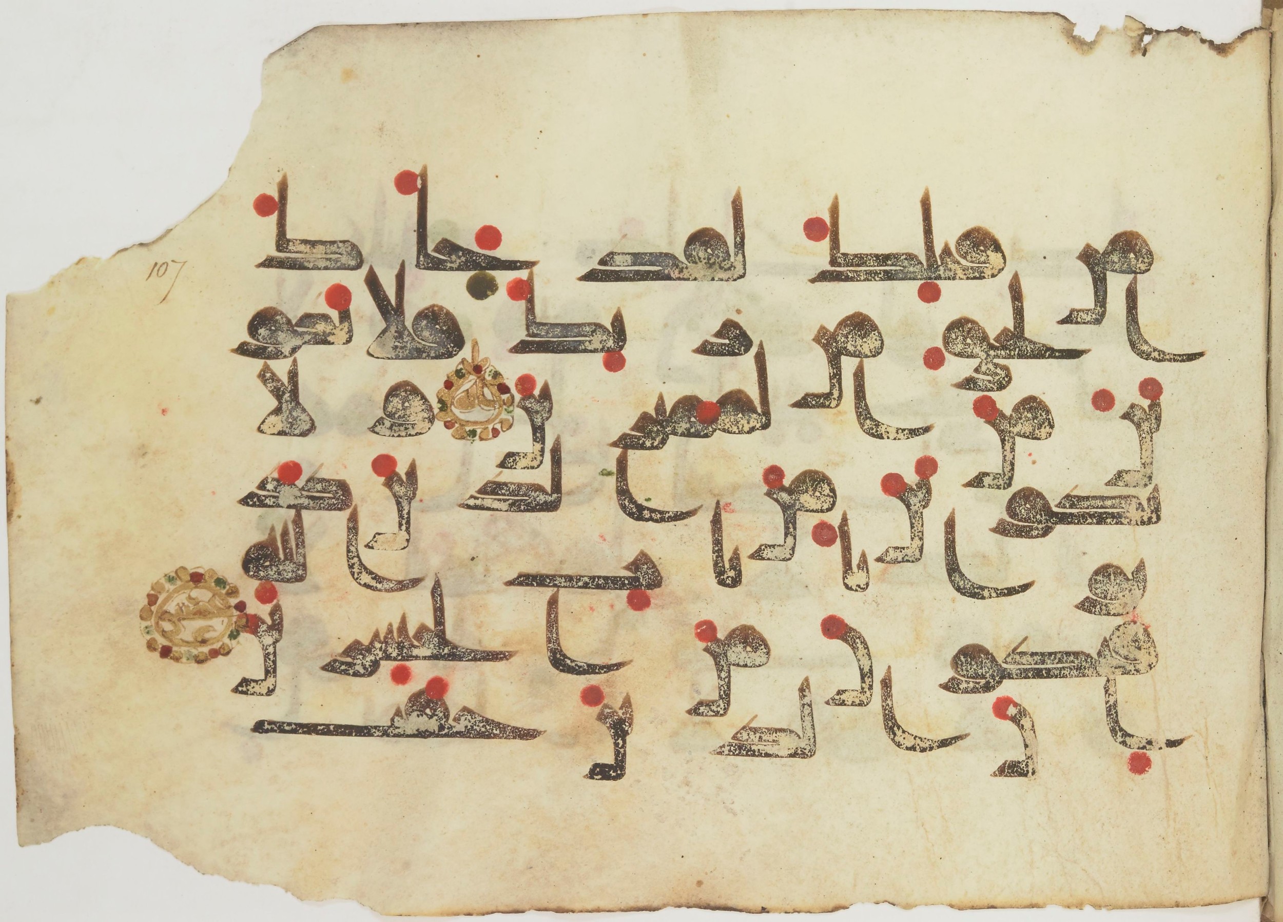 Paris, Bibliothèque nationale de France, Arabe 362 (b), in Early Kufic (Kūfī D.III) script, showing Surah 10:95 from Mid 8th to Late 9th Century AD found in Fustat (Old Cairo), Egypt, currently housed at Bibliothèque nationale de France, Paris