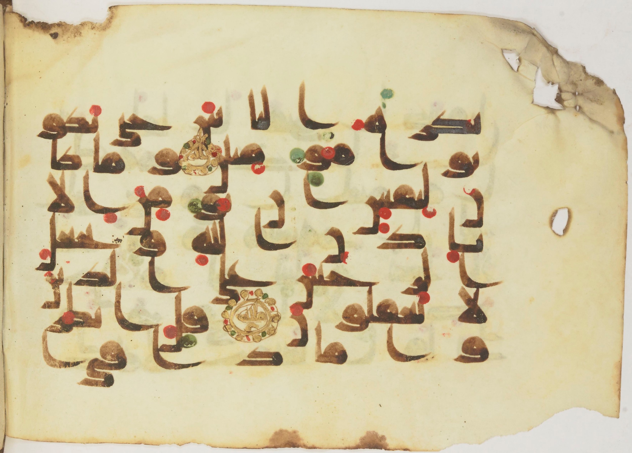 Paris, Bibliothèque nationale de France, Arabe 362 (b), in Early Kufic (Kūfī D.III) script, showing Surah 10:100 from Mid 8th to Late 9th Century AD found in Fustat (Old Cairo), Egypt, currently housed at Bibliothèque nationale de France, Paris
