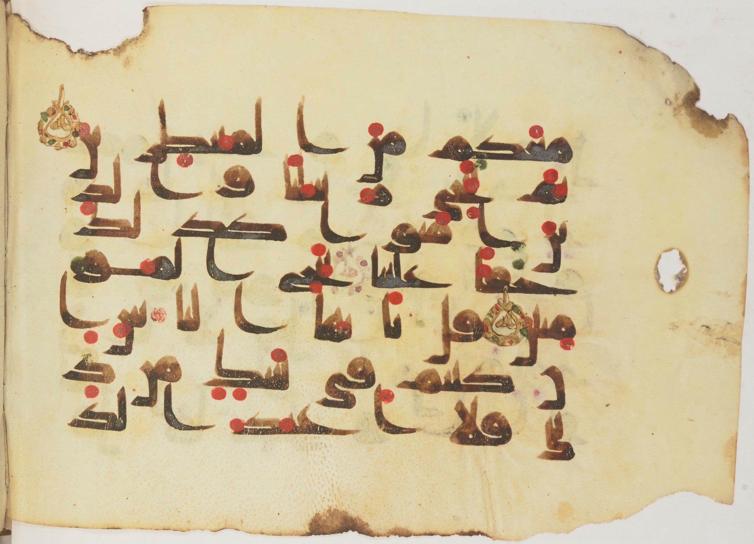 Paris, Bibliothèque nationale de France, Arabe 362 (b), in Early Kufic (Kūfī D.III) script, showing Surah 10:103 from Mid 8th to Late 9th Century AD found in Fustat (Old Cairo), Egypt, currently housed at Bibliothèque nationale de France, Paris