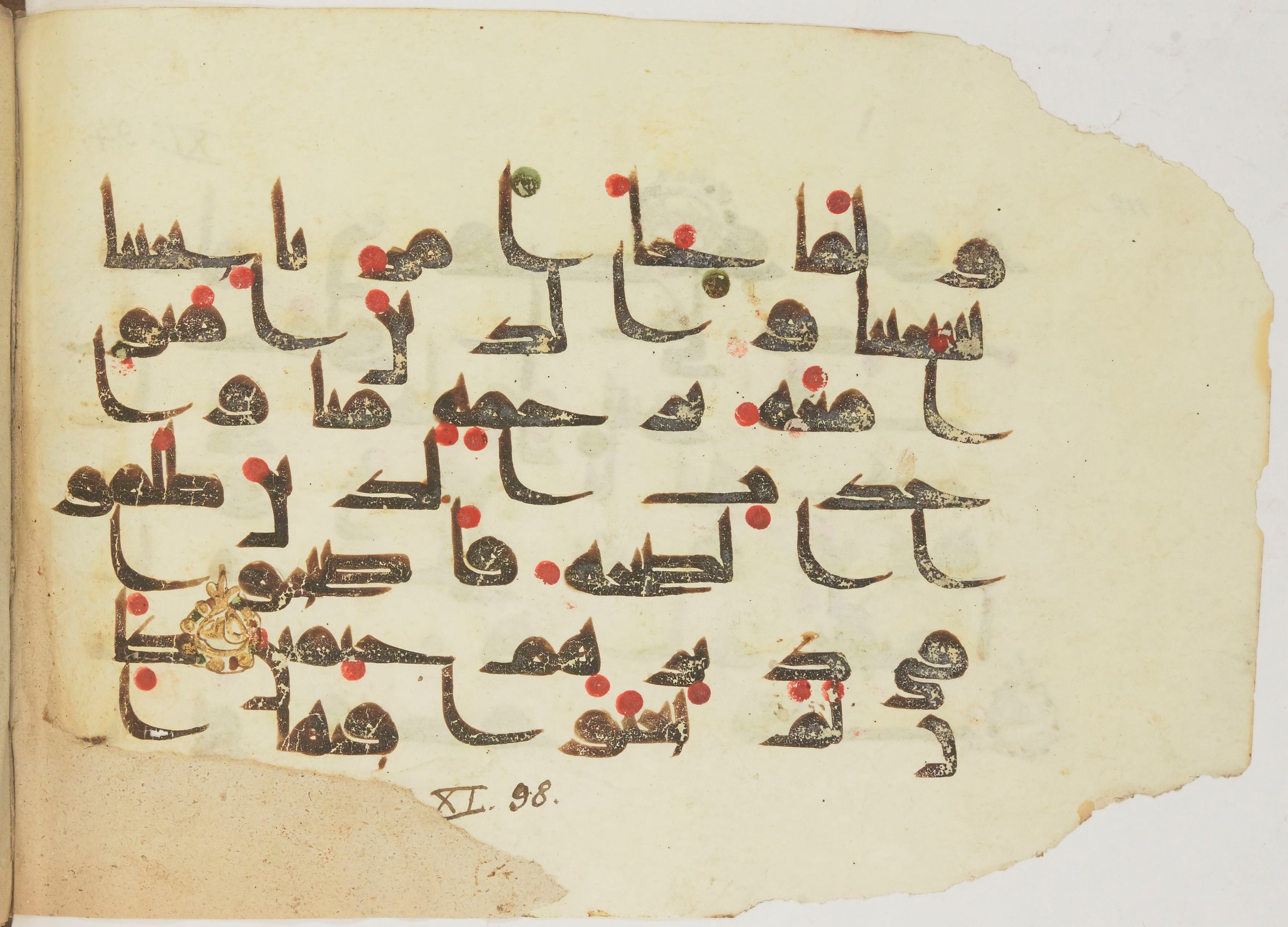 Paris, Bibliothèque nationale de France, Arabe 362 (b), in Early Kufic (Kūfī D.III) script, showing Surah 11:94 from Mid 8th to Late 9th Century AD found in Fustat (Old Cairo), Egypt, currently housed at Bibliothèque nationale de France, Paris
