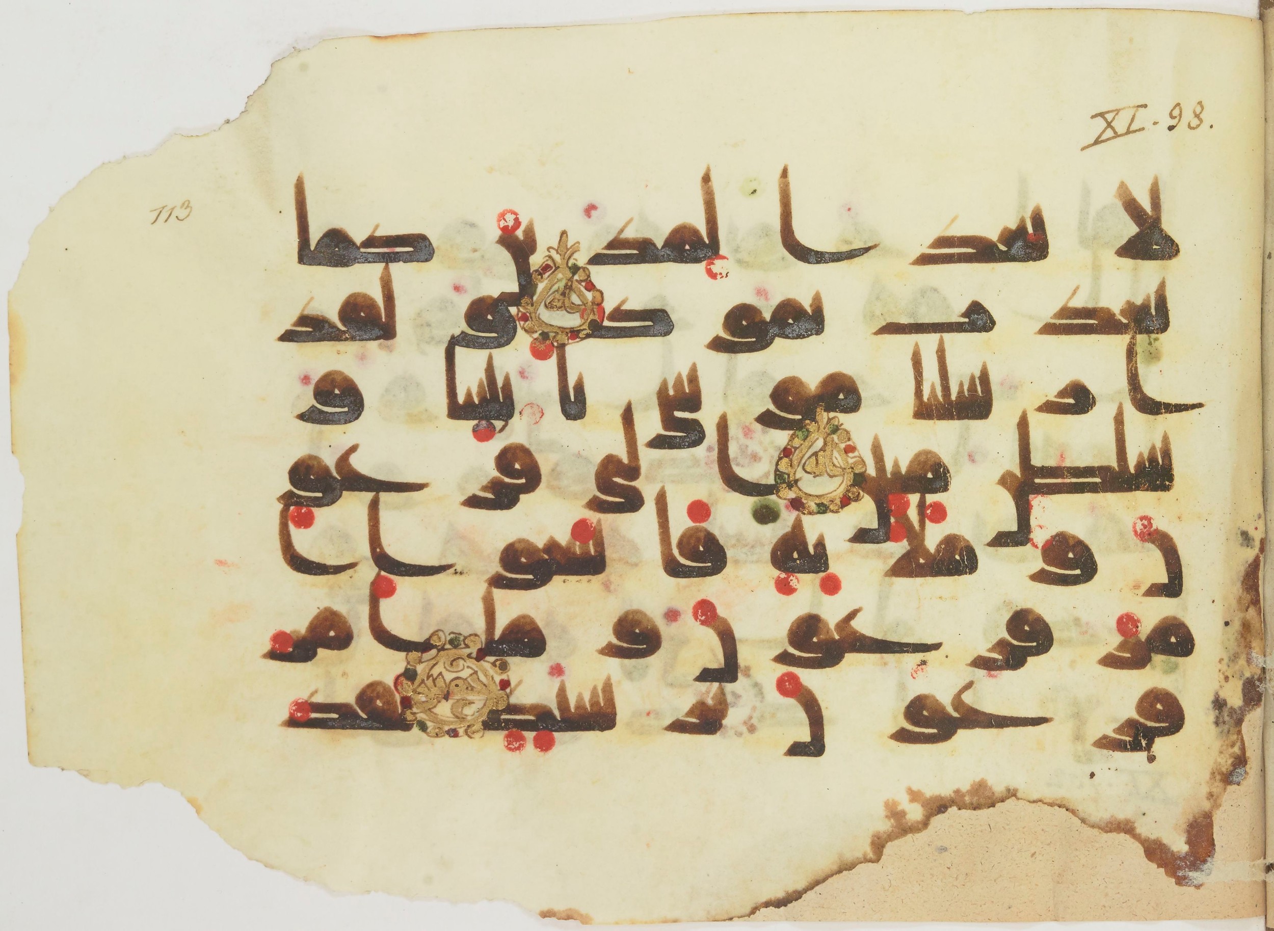 Paris, Bibliothèque nationale de France, Arabe 362 (b) (Scan 1), in Early Kufic (Kūfī D.III) script, showing Surah 11:98 from Mid 8th to Late 9th Century AD found in Fustat (Old Cairo), Egypt, currently housed at Bibliothèque nationale de France, Paris