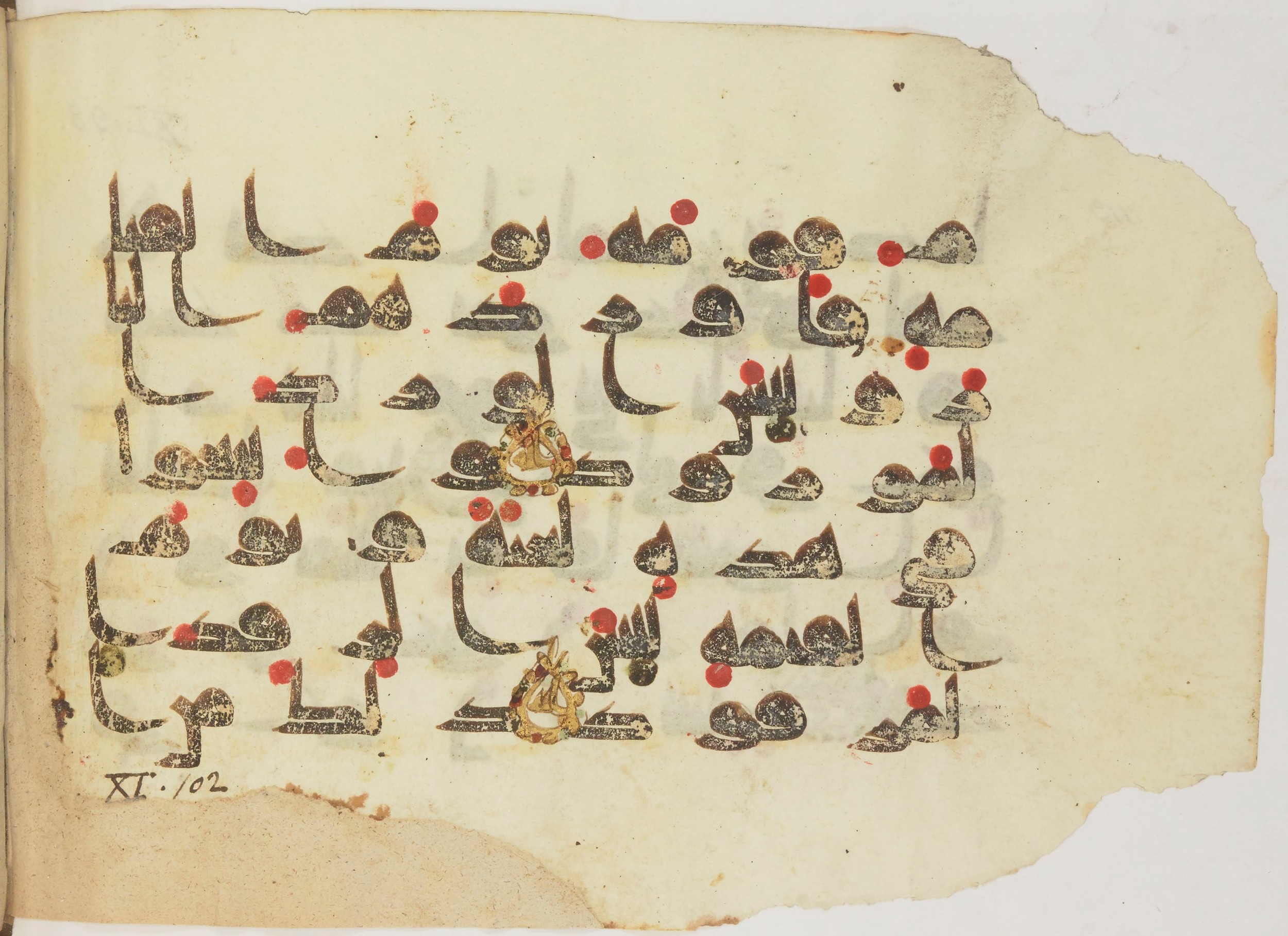 Paris, Bibliothèque nationale de France, Arabe 362 (b) (Scan 2), in Early Kufic (Kūfī D.III) script, showing Surah 11:98 from Mid 8th to Late 9th Century AD found in Fustat (Old Cairo), Egypt, currently housed at Bibliothèque nationale de France, Paris