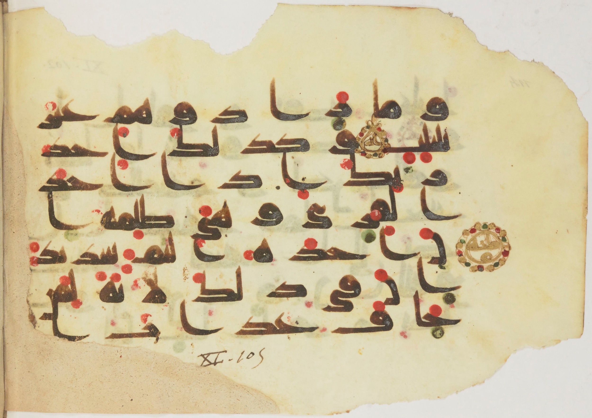 Paris, Bibliothèque nationale de France, Arabe 362 (b), in Early Kufic (Kūfī D.III) script, showing Surah 11:102 from Mid 8th to Late 9th Century AD found in Fustat (Old Cairo), Egypt, currently housed at Bibliothèque nationale de France, Paris