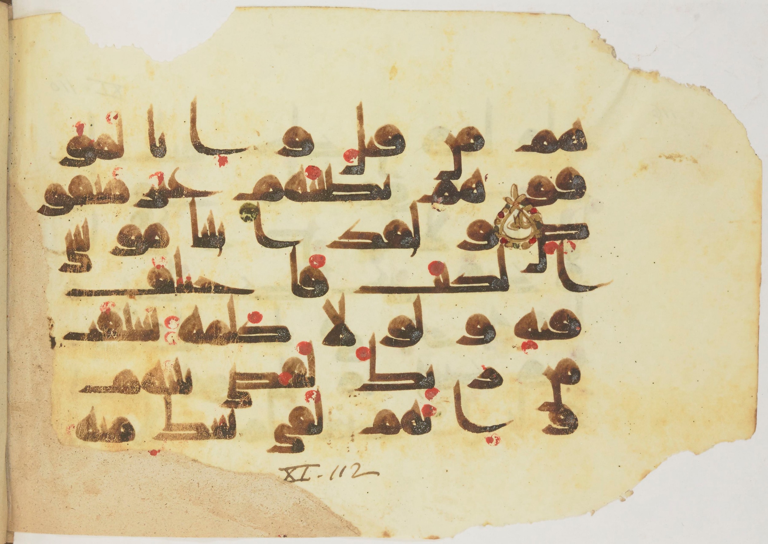 Paris, Bibliothèque nationale de France, Arabe 362 (b) (Scan 1), in Early Kufic (Kūfī D.III) script, showing Surah 11:110 from Mid 8th to Late 9th Century AD found in Fustat (Old Cairo), Egypt, currently housed at Bibliothèque nationale de France, Paris