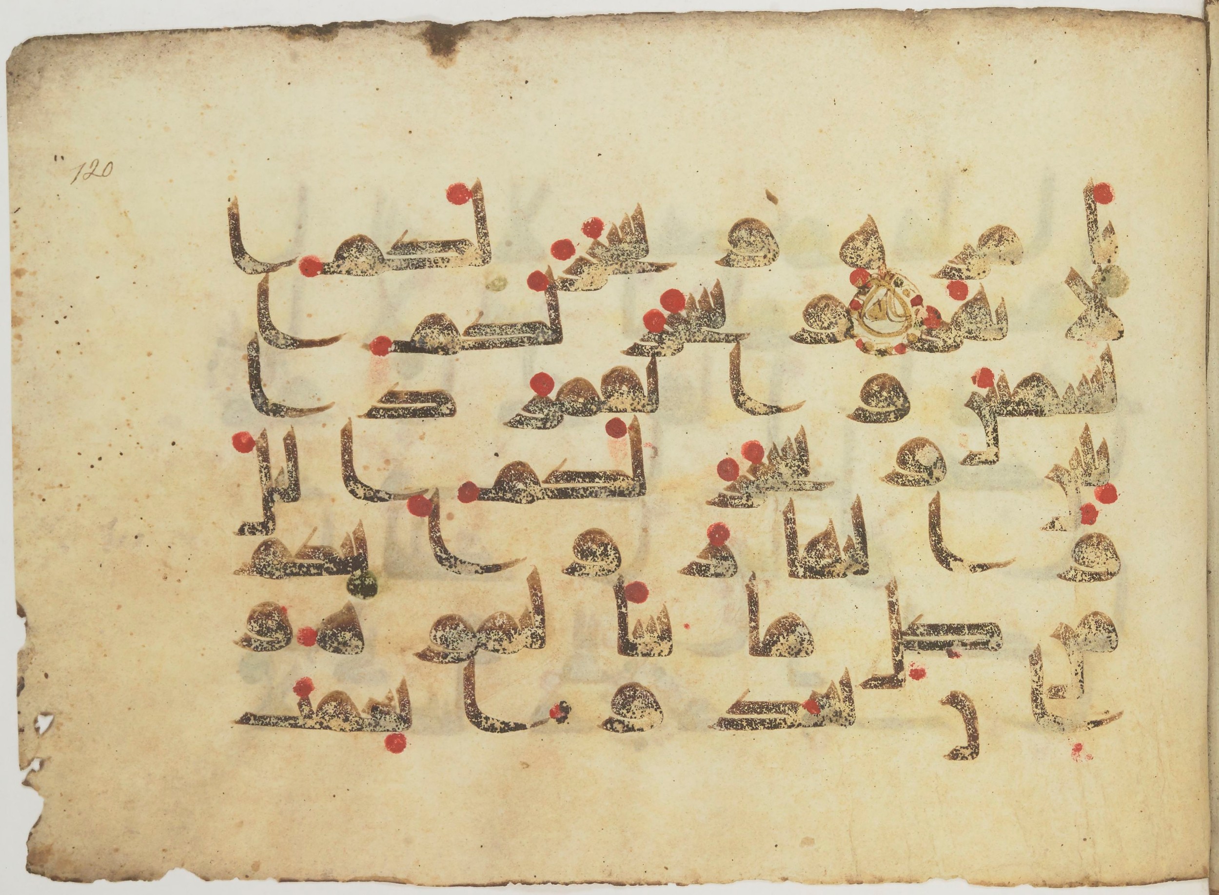 Paris, Bibliothèque nationale de France, Arabe 362 (b) (Scan 3), in Early Kufic (Kūfī D.III) script, showing Surah 14:32 from Mid 8th to Late 9th Century AD found in Fustat (Old Cairo), Egypt, currently housed at Bibliothèque nationale de France, Paris