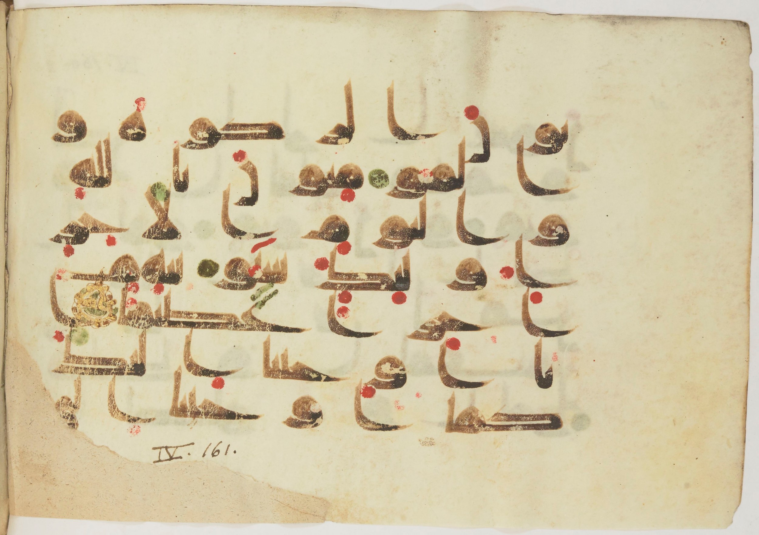Paris, Bibliothèque nationale de France, Arabe 362 (b), in Early Kufic (Kūfī D.III) script, showing Surah 4:163 from Mid 8th to Late 9th Century AD found in Fustat (Old Cairo), Egypt, currently housed at Bibliothèque nationale de France, Paris